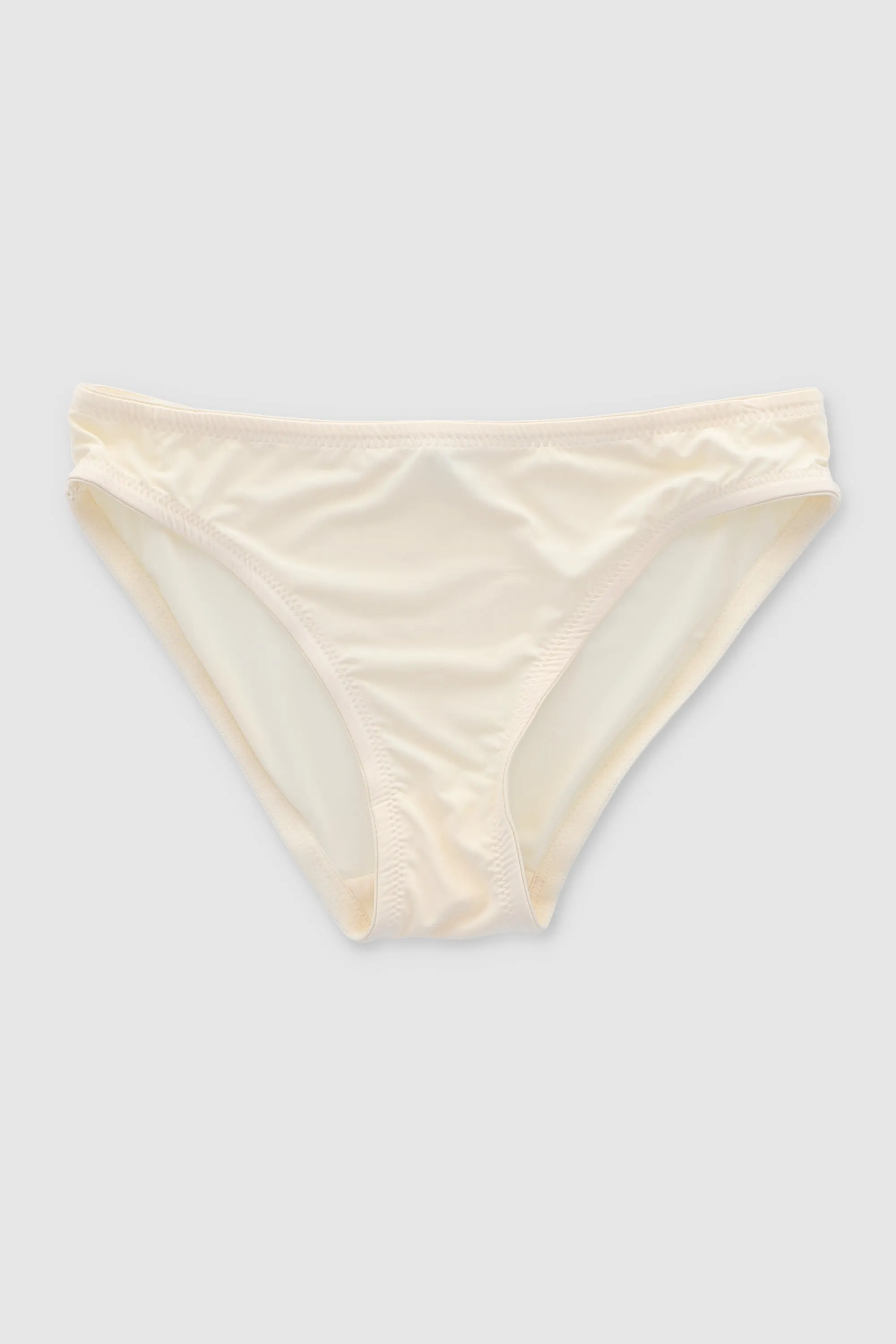 Bikini elástico liso sold by Shasa