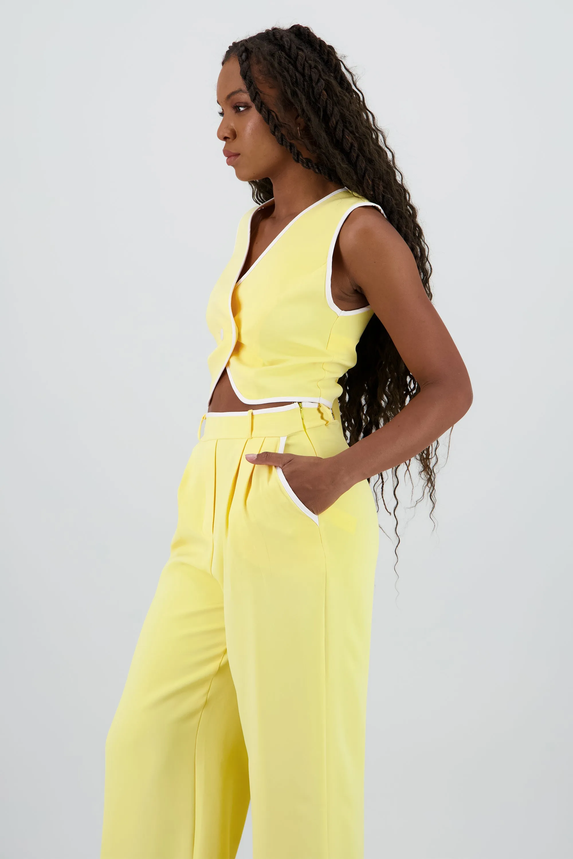 Chaleco detalle contraste cruzado 2 botones Hyp sold by Shasa product image thumbnail 3