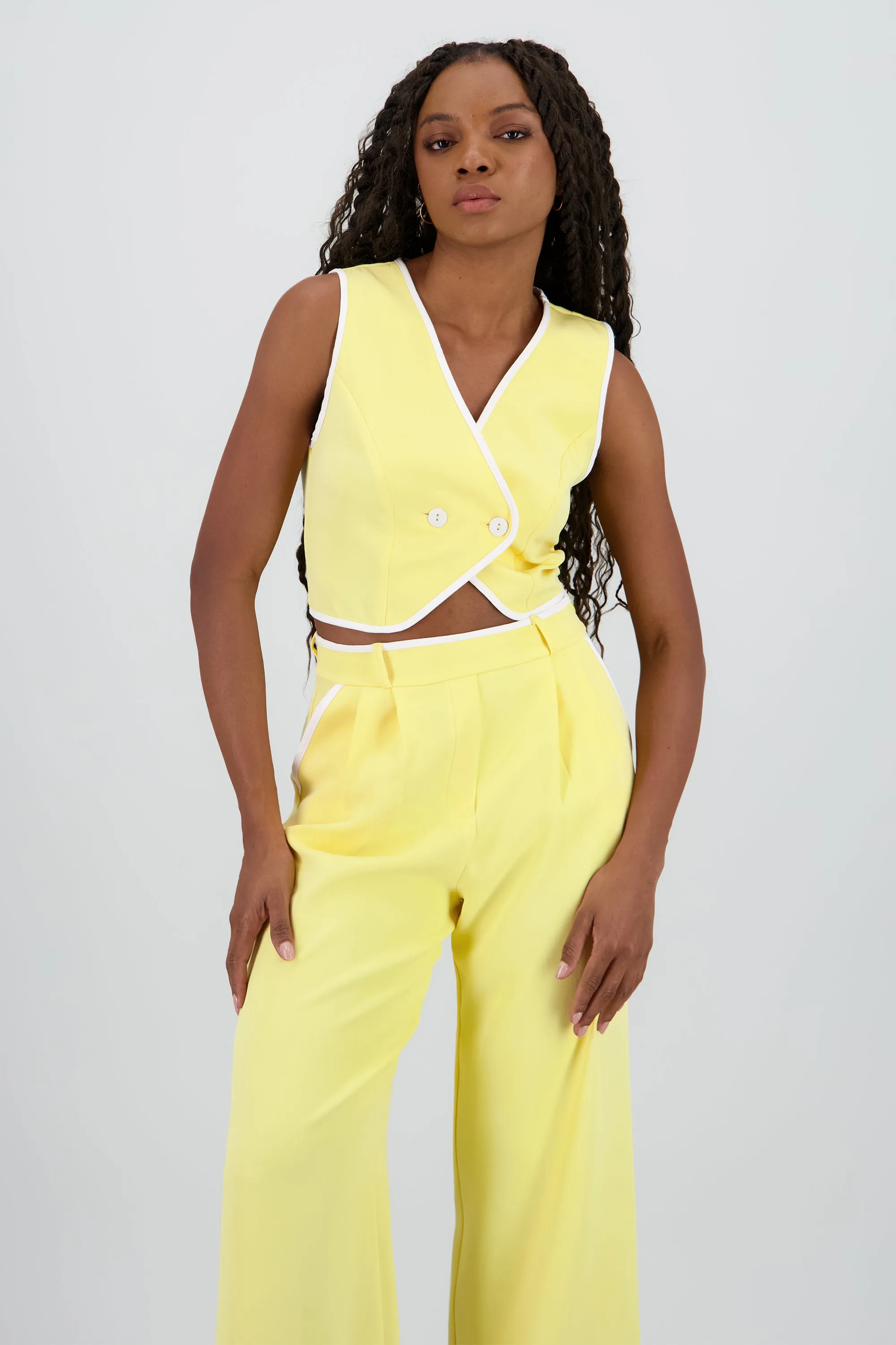 Chaleco detalle contraste cruzado 2 botones Hyp sold by Shasa product image thumbnail 2