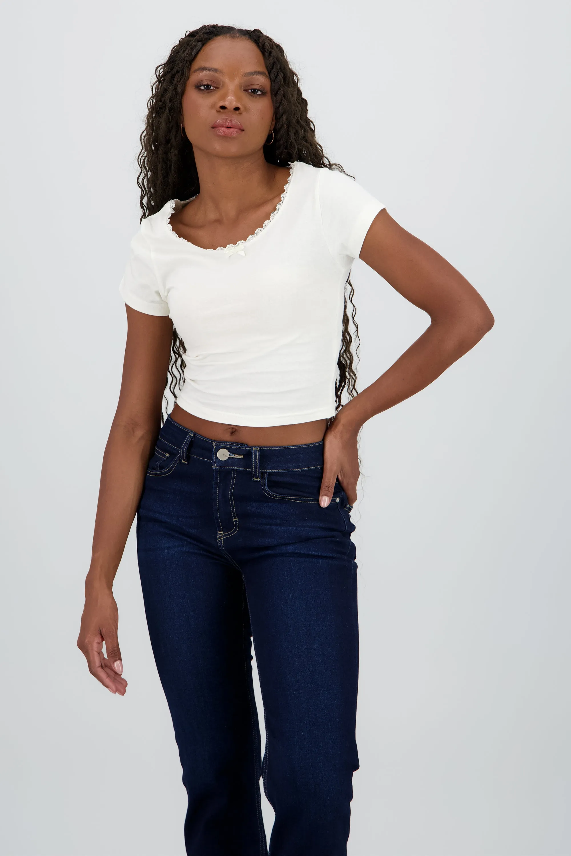 Playera manga corta detalle encaje y moño sold by Shasa