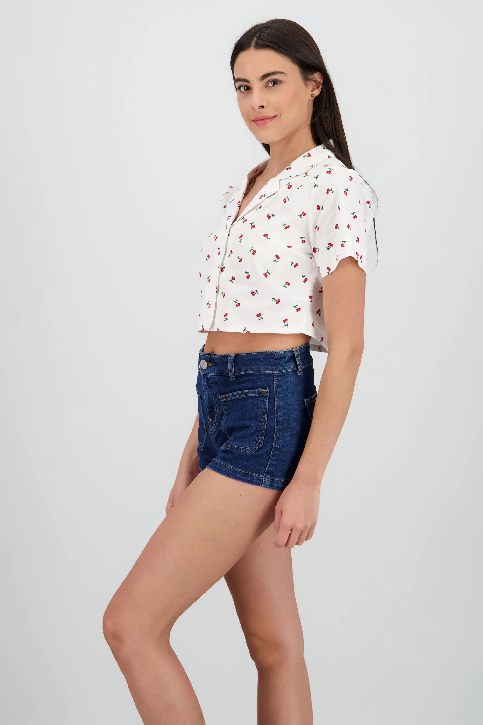 Camisa crop estampado cerezas sold by Shasa product image thumbnail 3