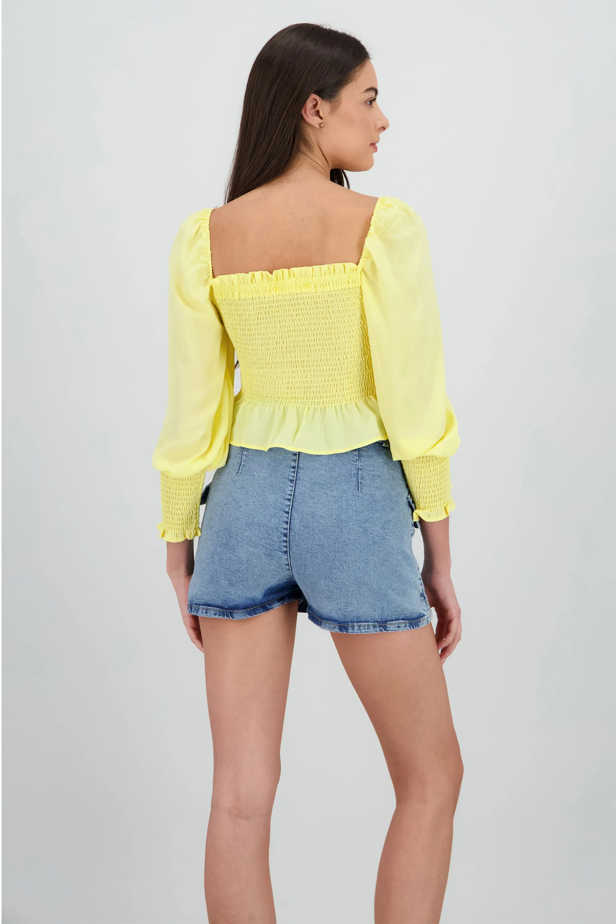 Top manga larga abullonada detalle smock sold by Shasa product image thumbnail 4