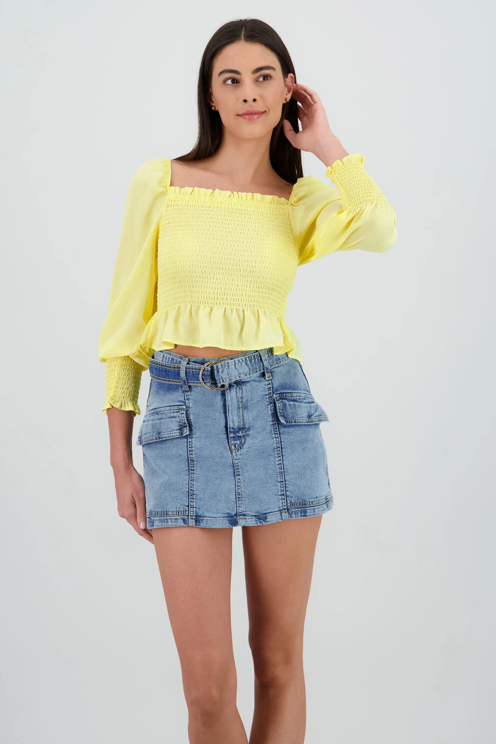 Top manga larga abullonada detalle smock sold by Shasa