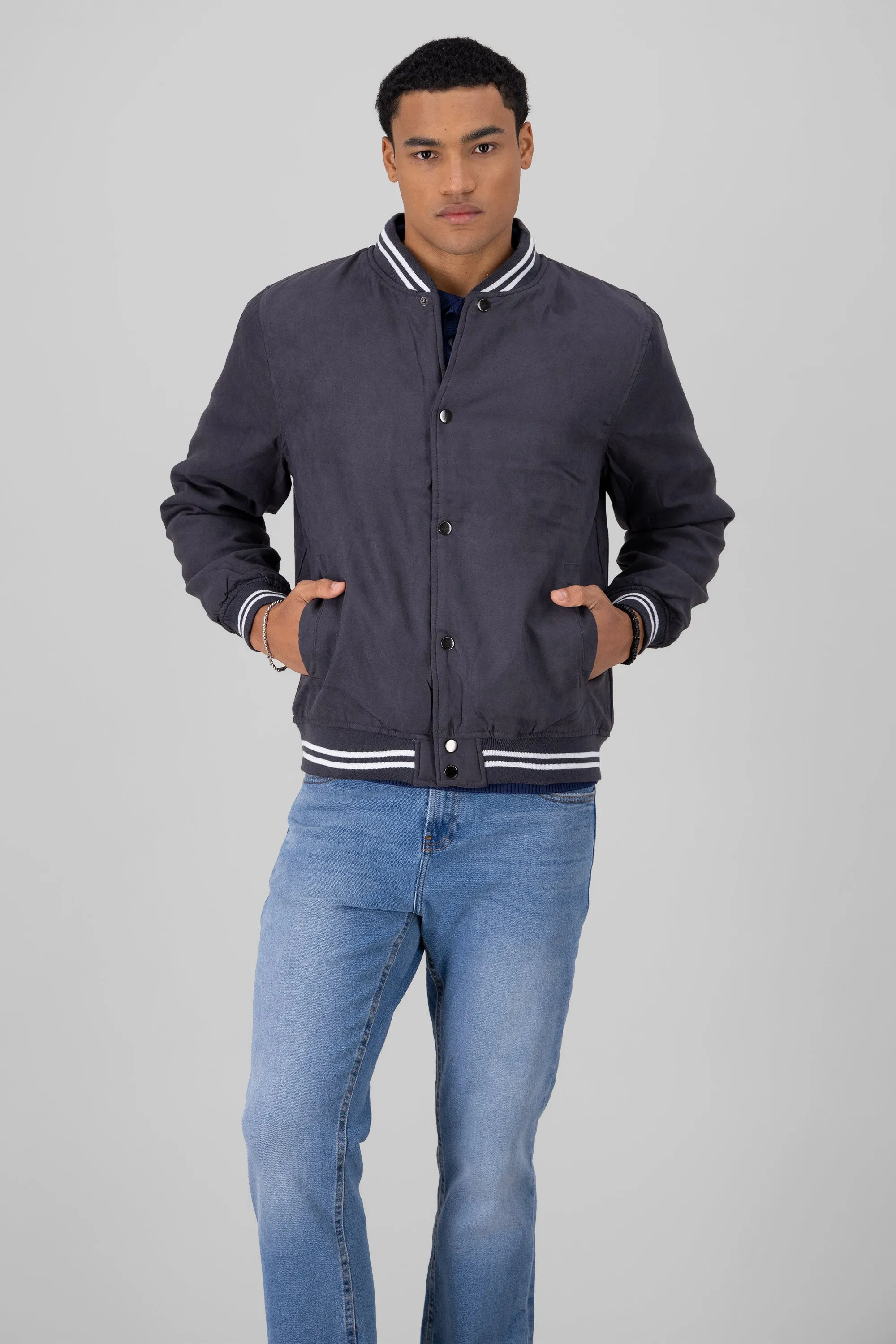 Chamarra varsity suede sold by Shasa