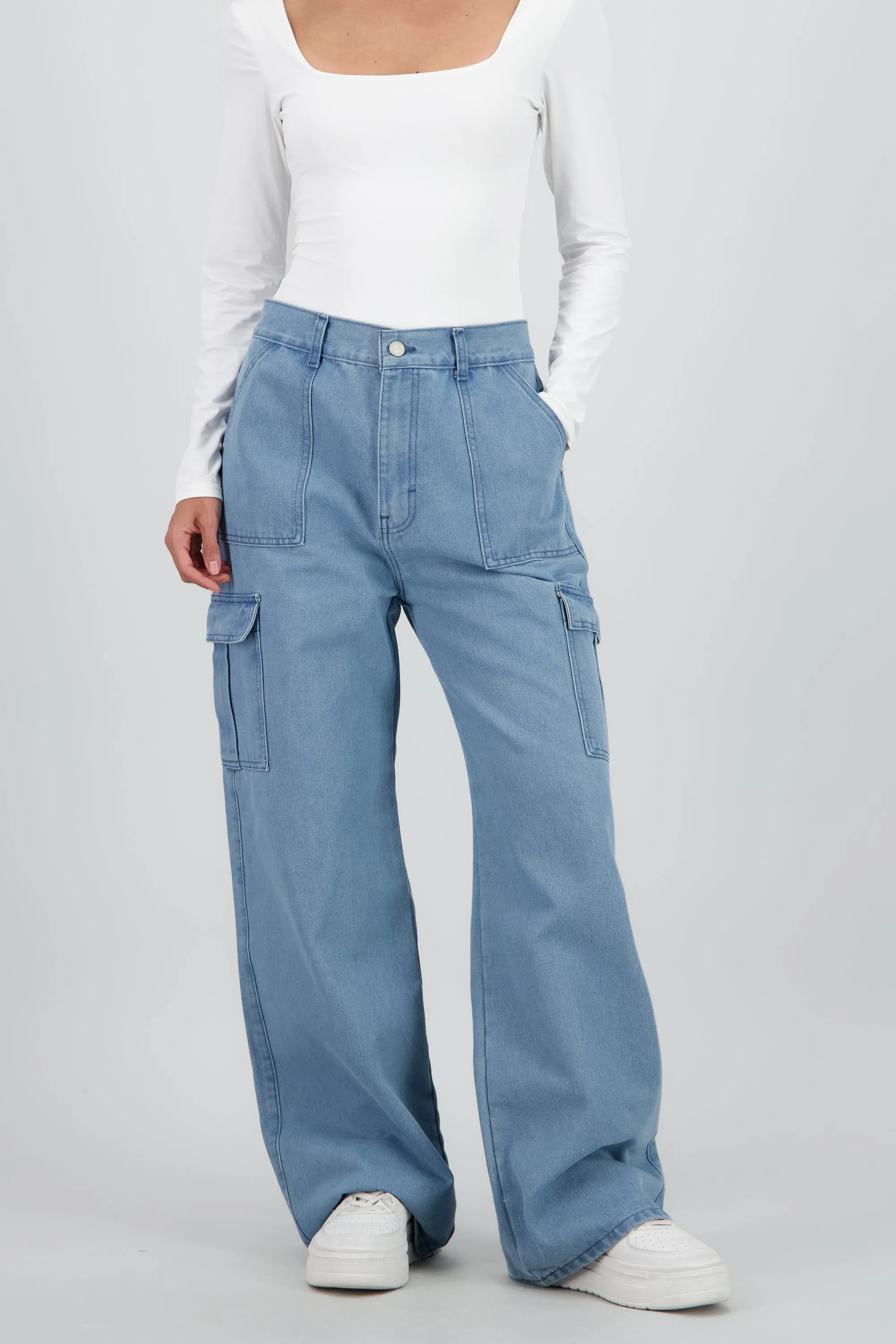 Jeans straight cargo 2 bolsas sold by Shasa product image thumbnail 2