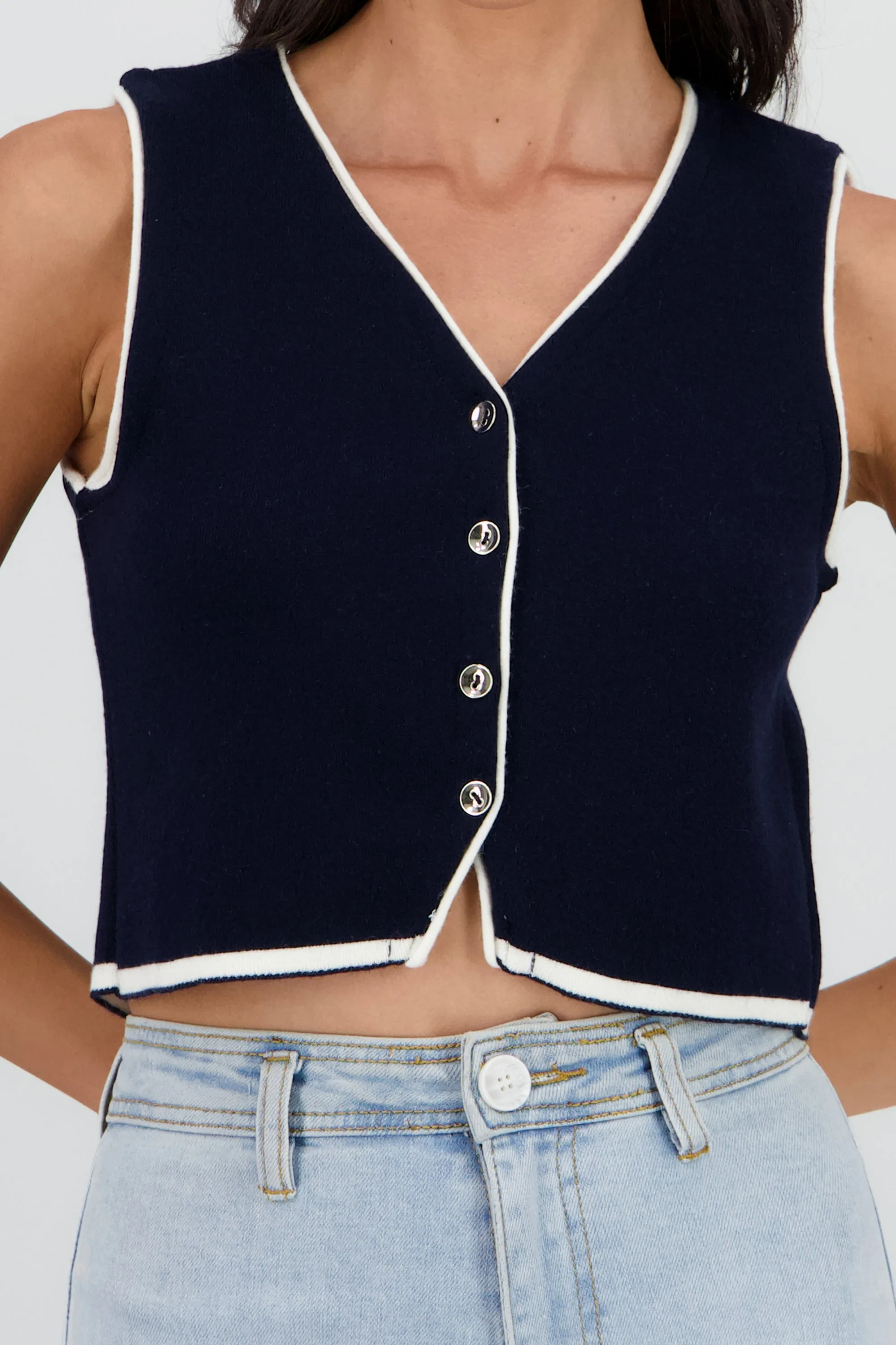 Chaleco tejido botones detalle contraste sold by Shasa product image thumbnail 5