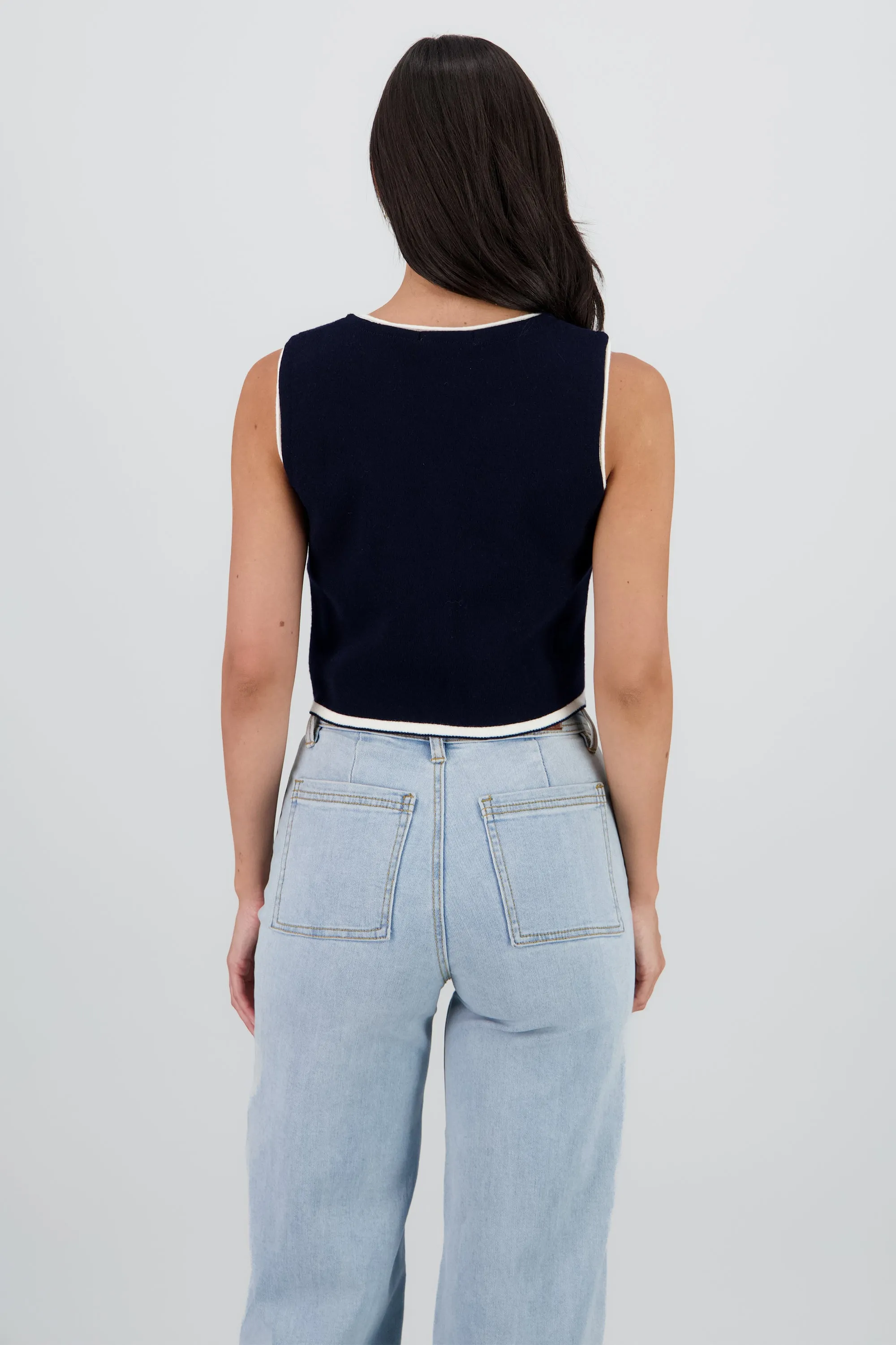 Chaleco tejido botones detalle contraste sold by Shasa product image thumbnail 4