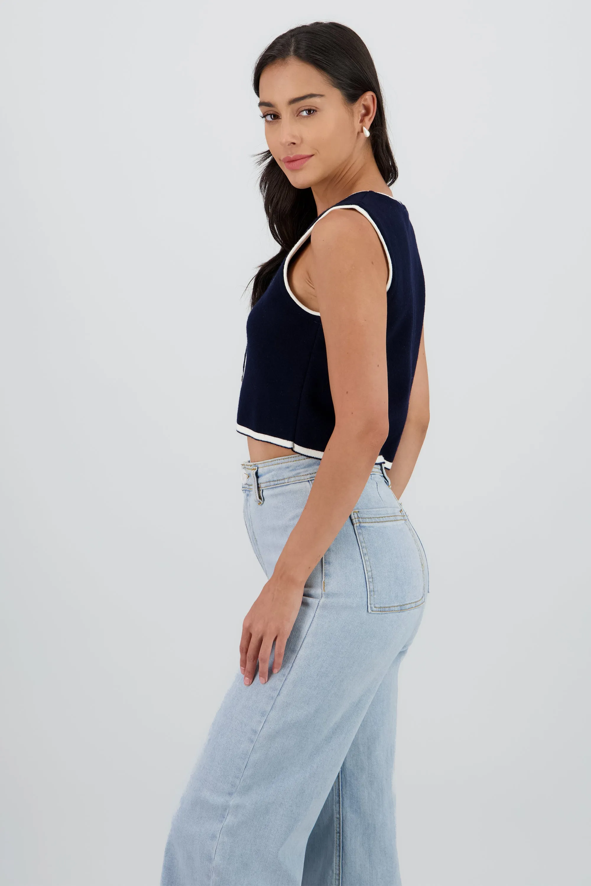 Chaleco tejido botones detalle contraste sold by Shasa product image thumbnail 3