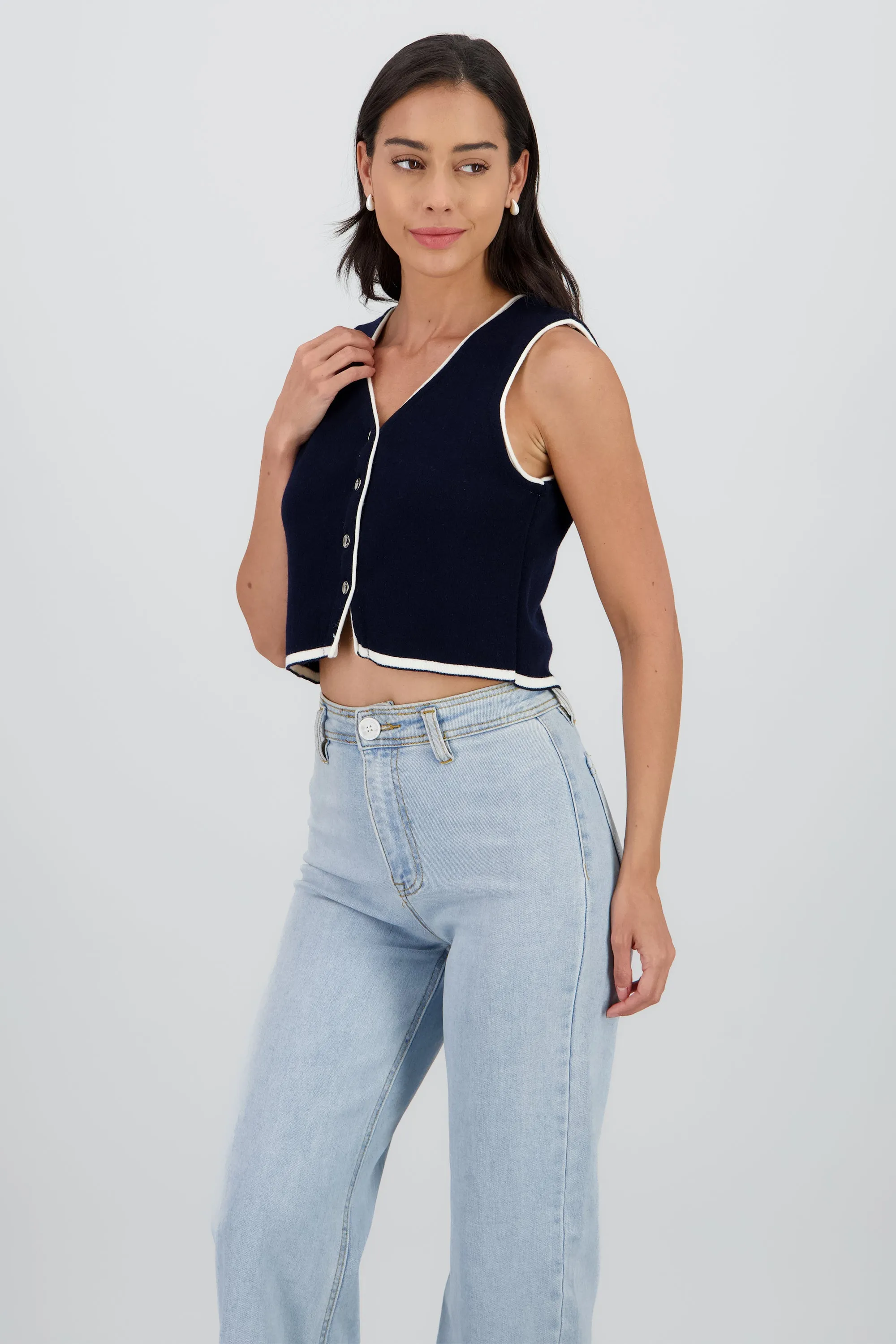 Chaleco tejido botones detalle contraste sold by Shasa product image thumbnail 2