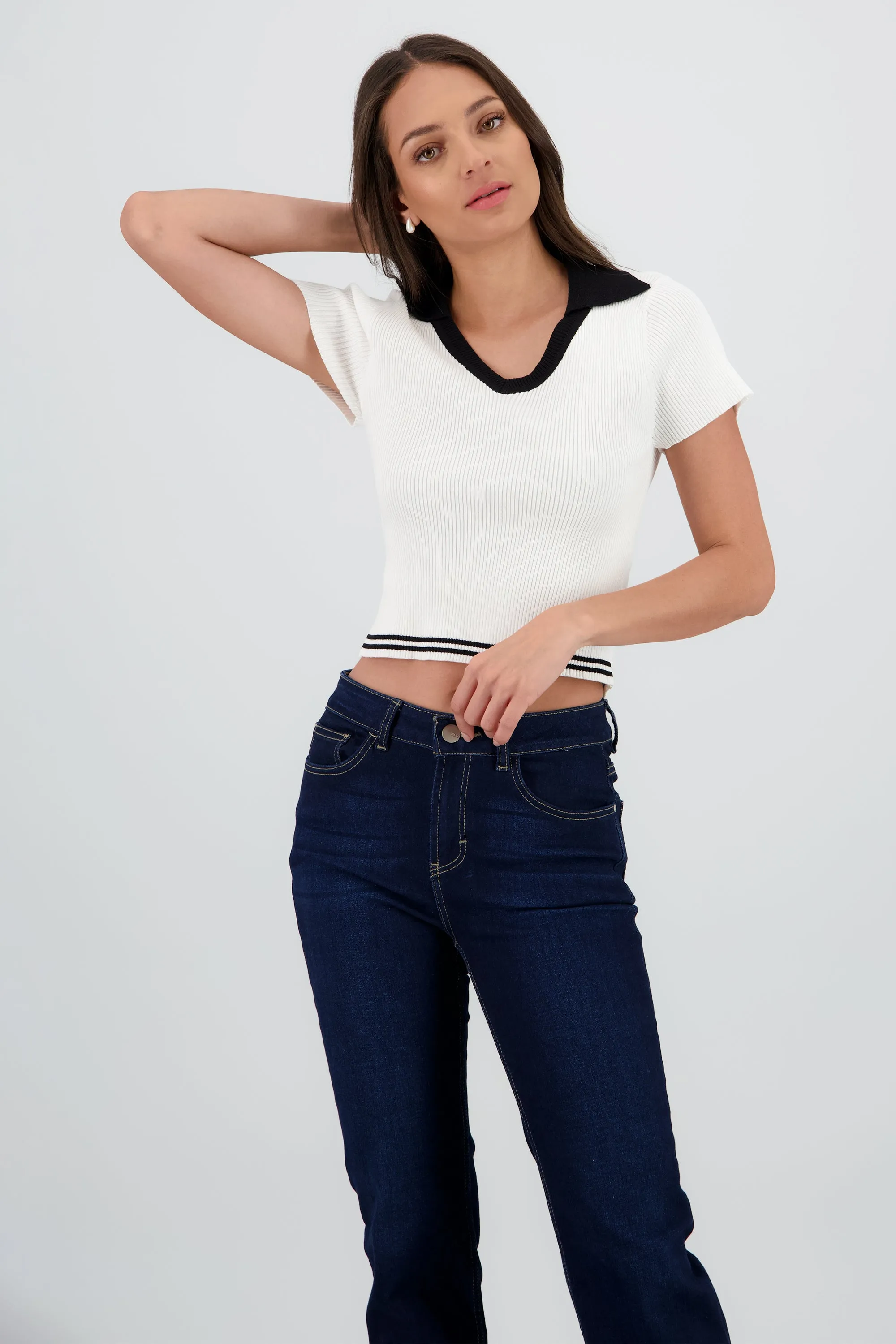 Top corto tejido cuello contraste sold by Shasa product image thumbnail 2