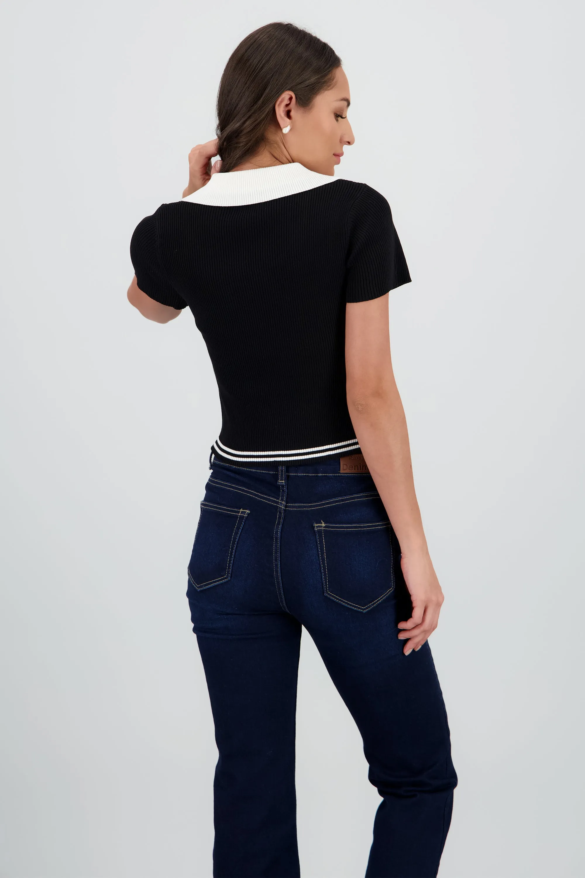 Top corto tejido cuello contraste sold by Shasa product image thumbnail 4