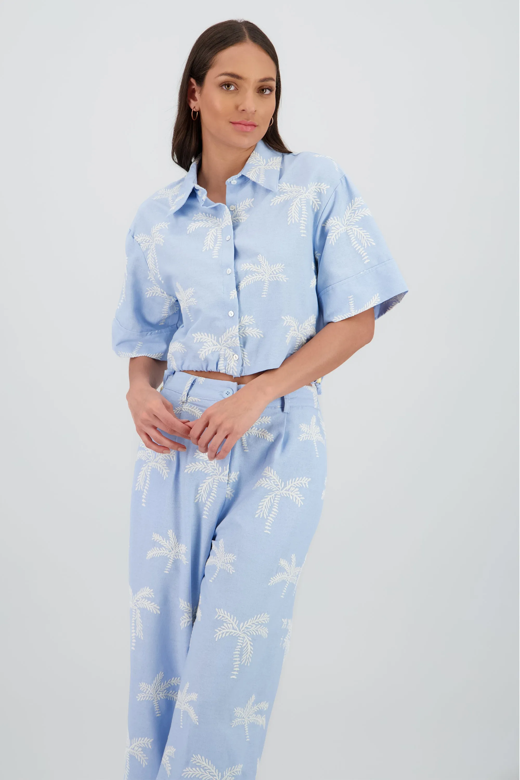 Camisa crop manga corta detalle palmeras sold by Shasa product image thumbnail 2