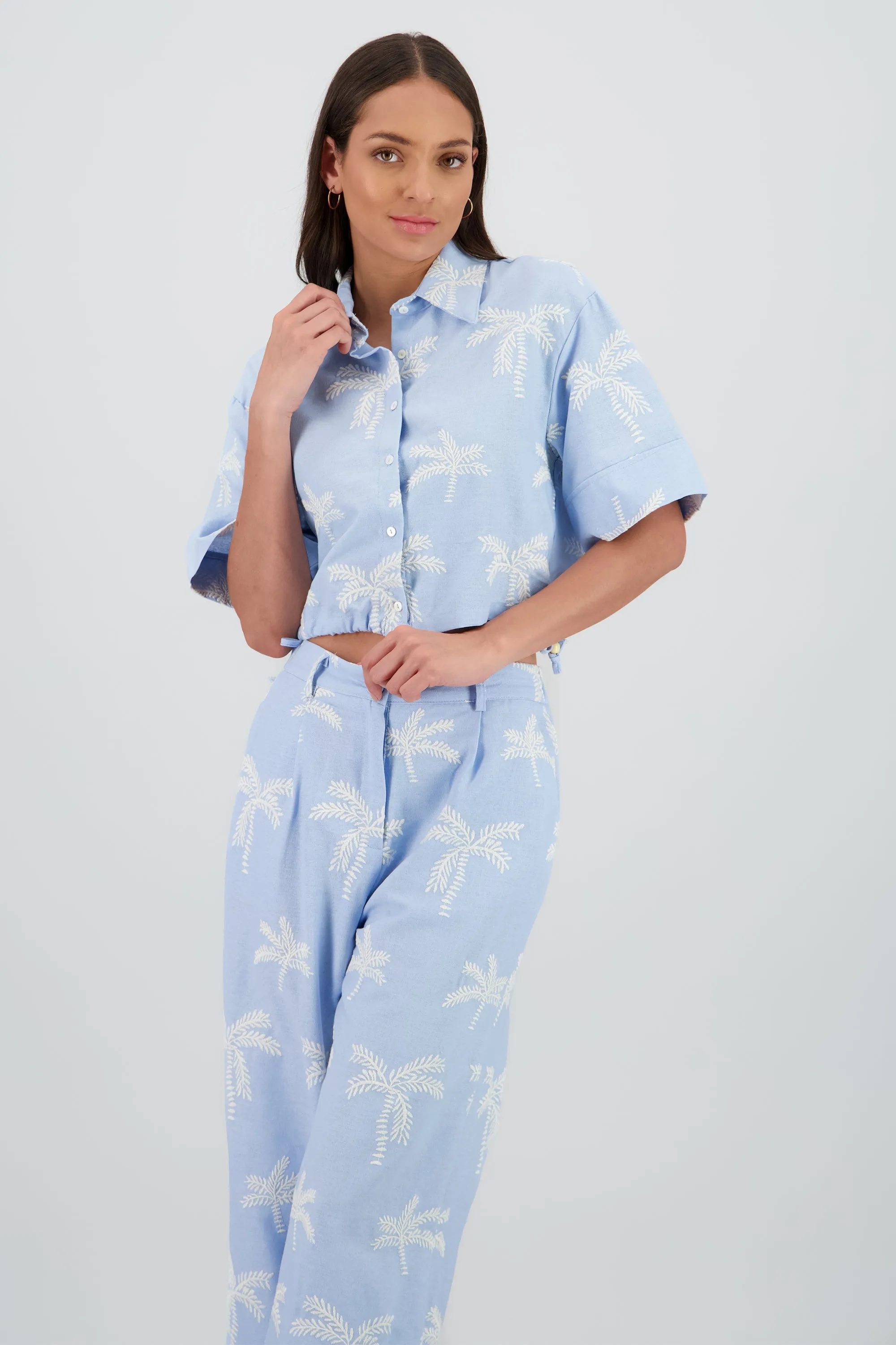 Camisa crop manga corta detalle palmeras sold by Shasa