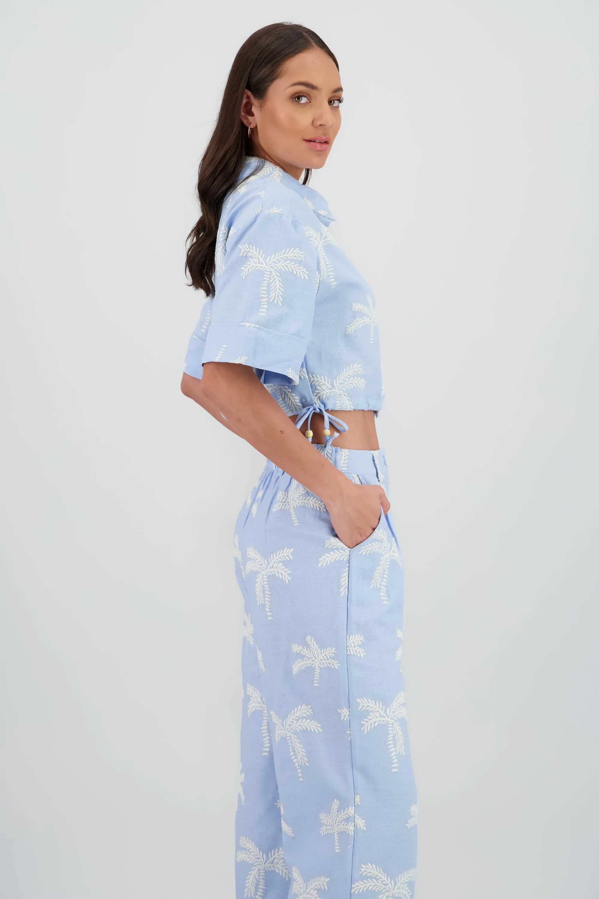 Camisa crop manga corta detalle palmeras sold by Shasa product image thumbnail 3