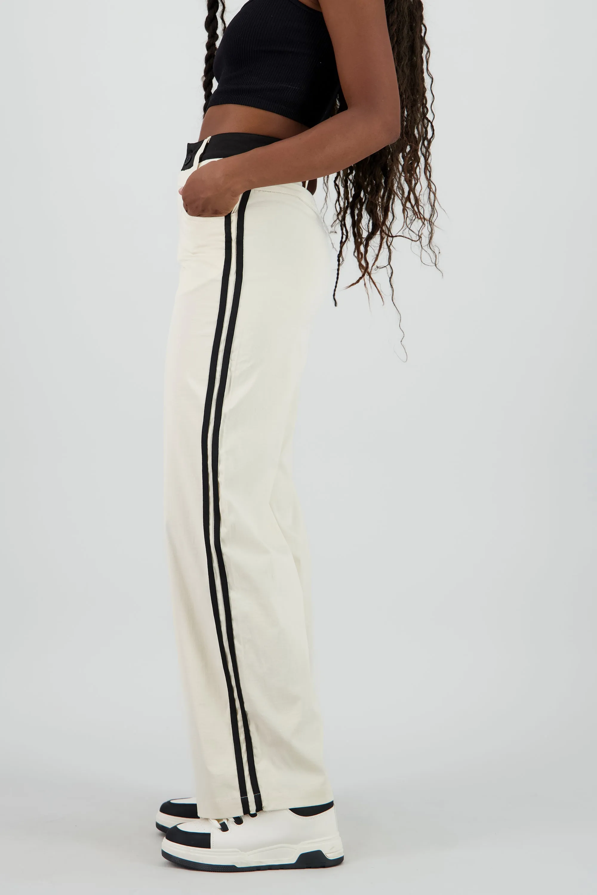 Pantalon fluido detalle contraste franja sold by Shasa product image thumbnail 3