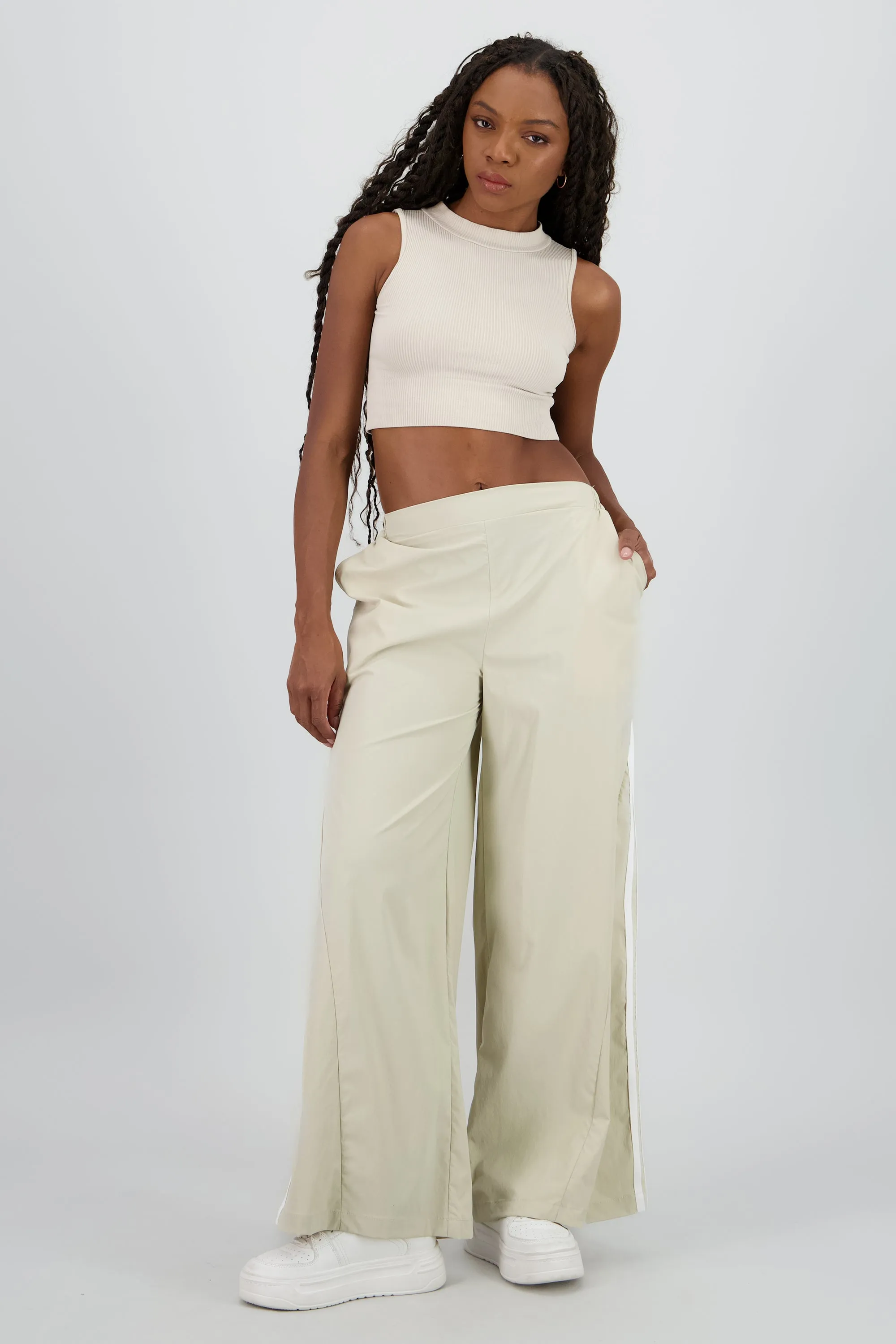 Pantalon amplio detalle franjas contraste sold by Shasa