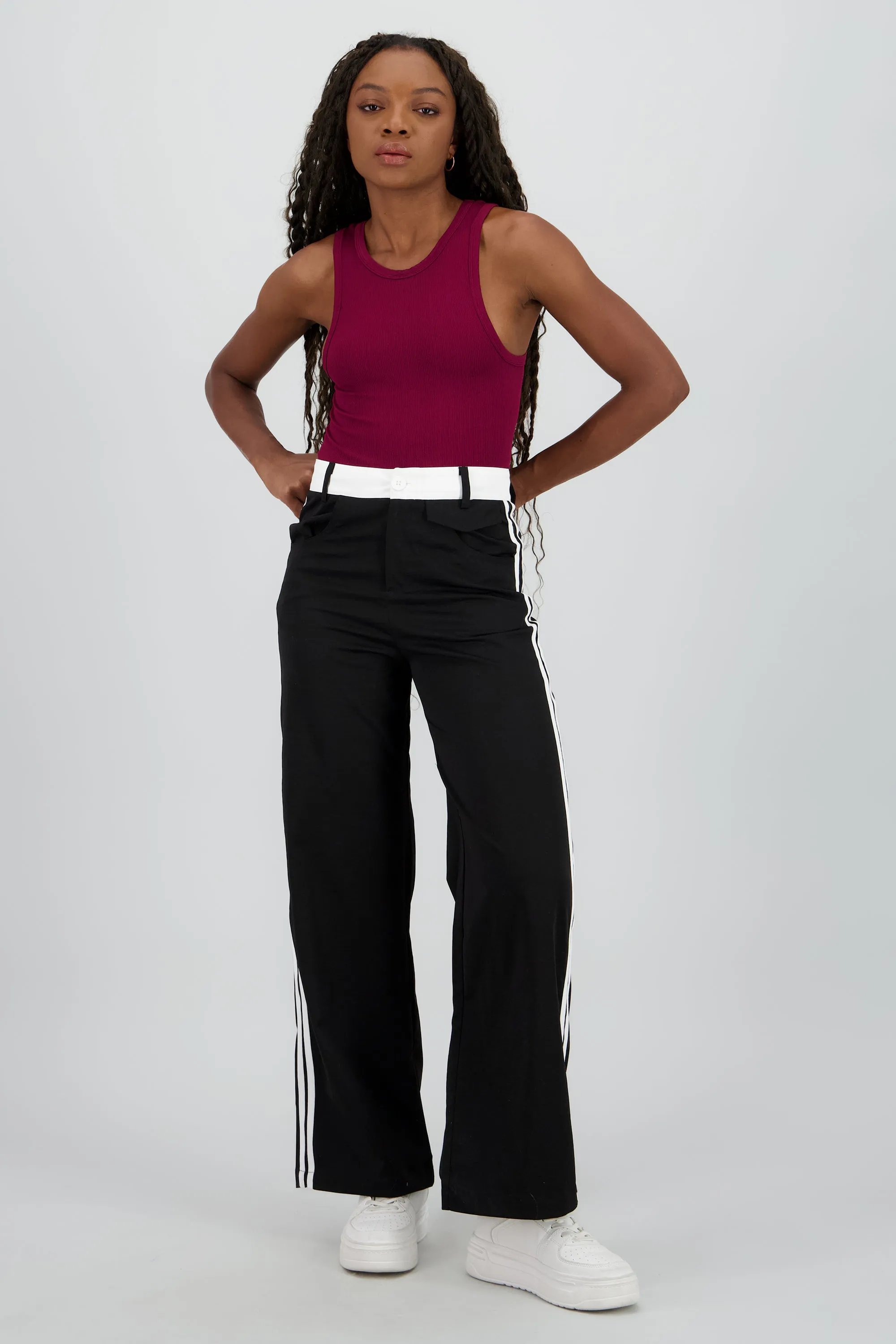 Pantalon fluido detalle contraste franja sold by Shasa