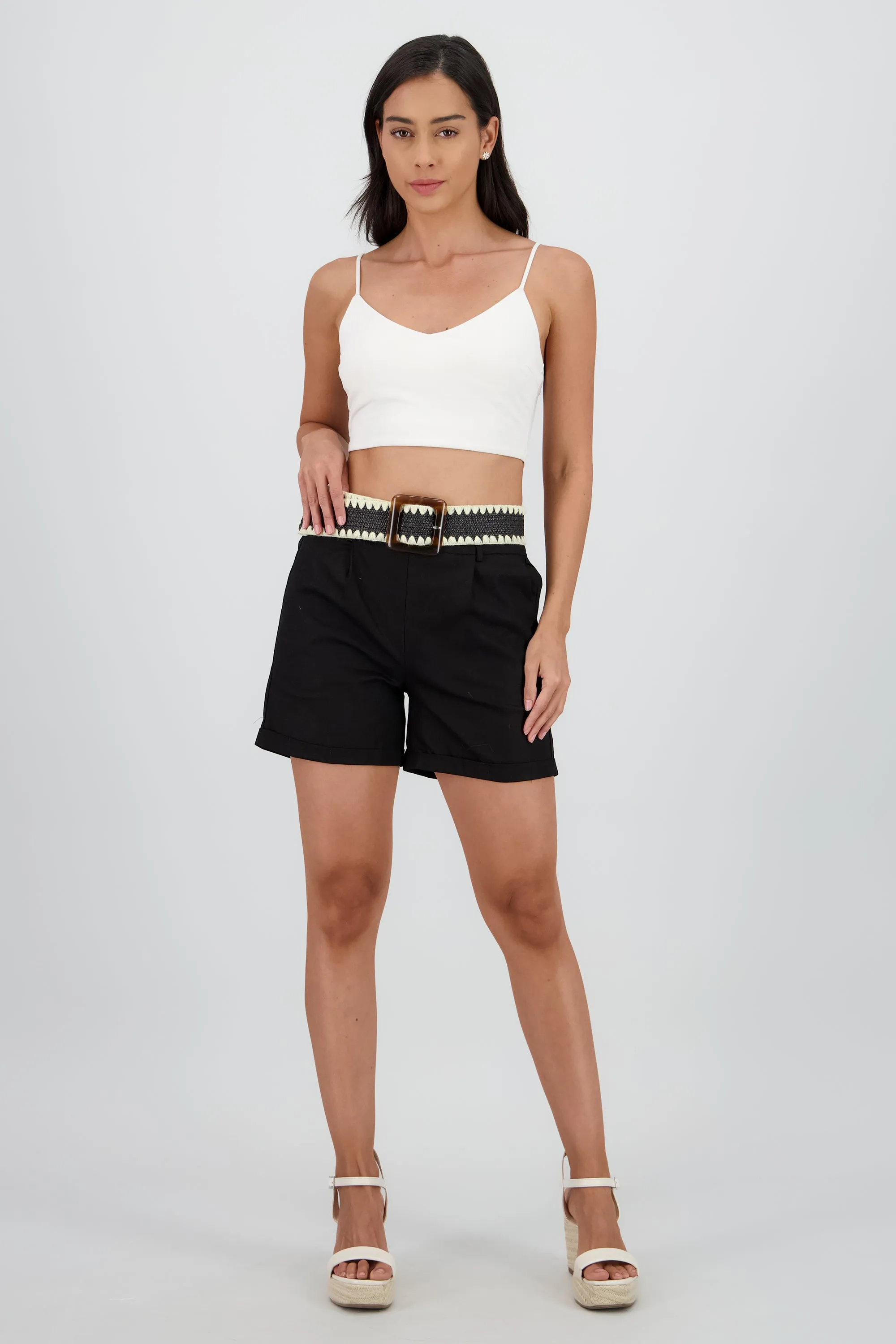 Short mini liso detalle cinturón sold by Shasa
