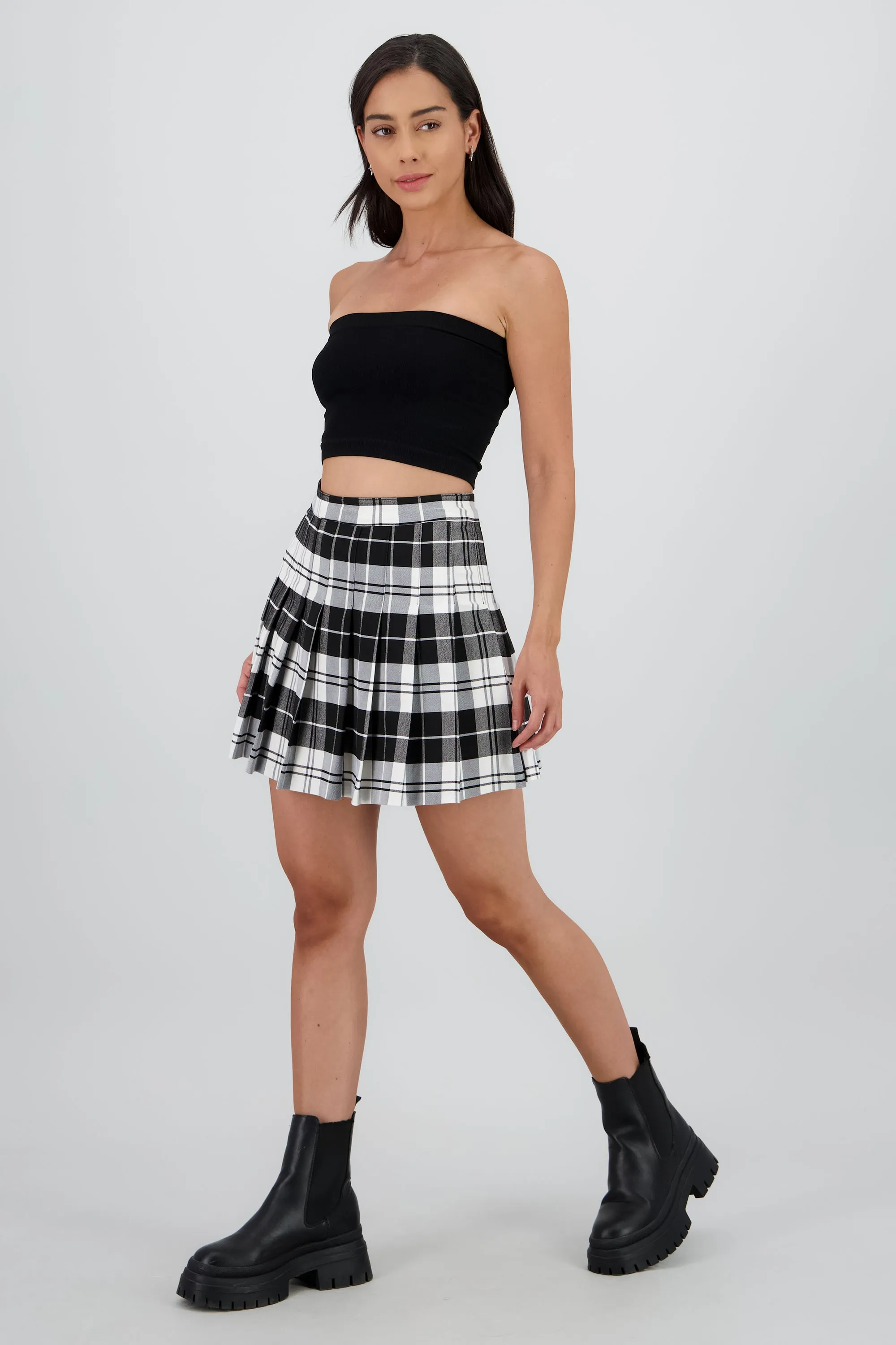 Falda tableada detalle cuadros sold by Shasa