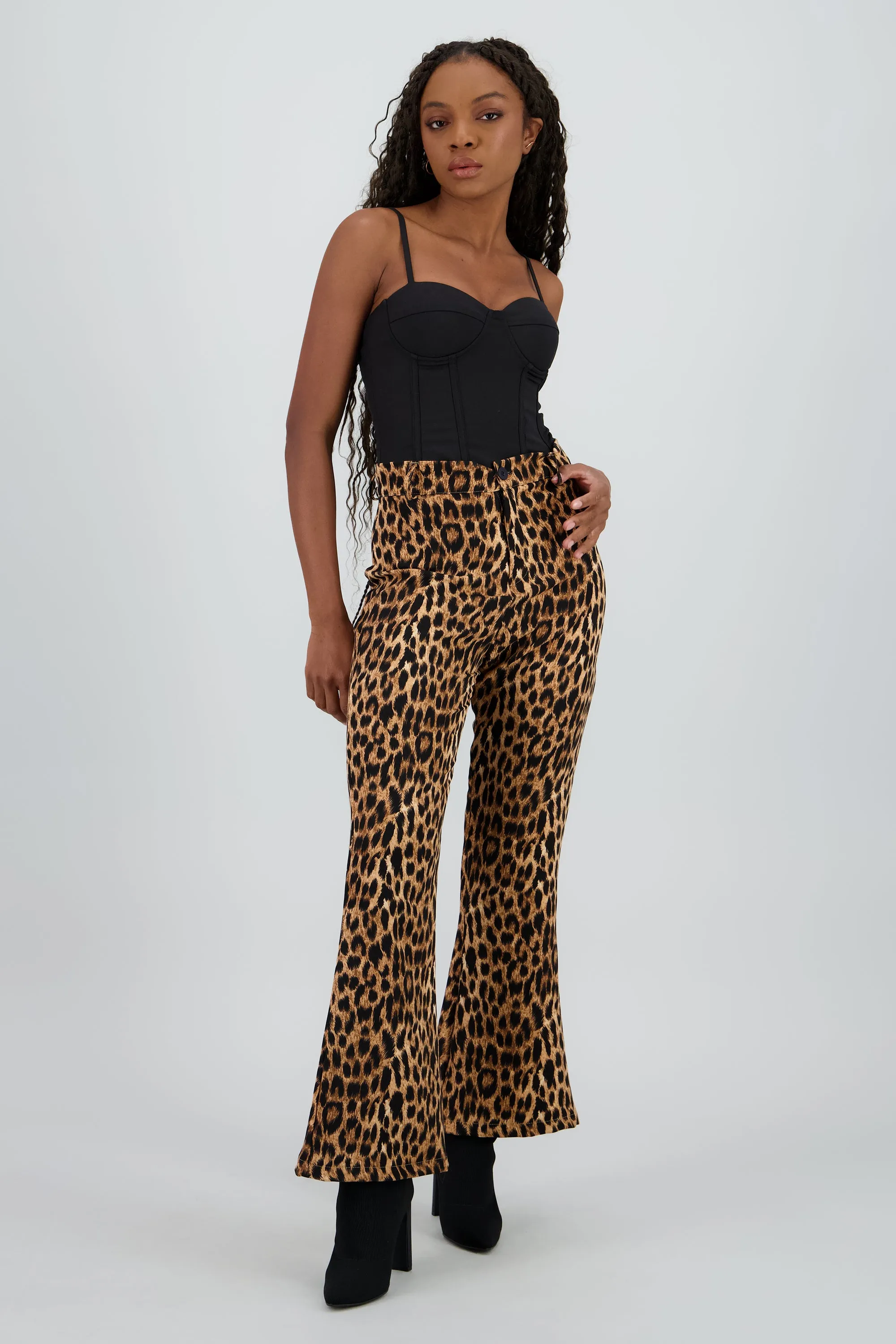 Pantalon recto animal print sold by Shasa