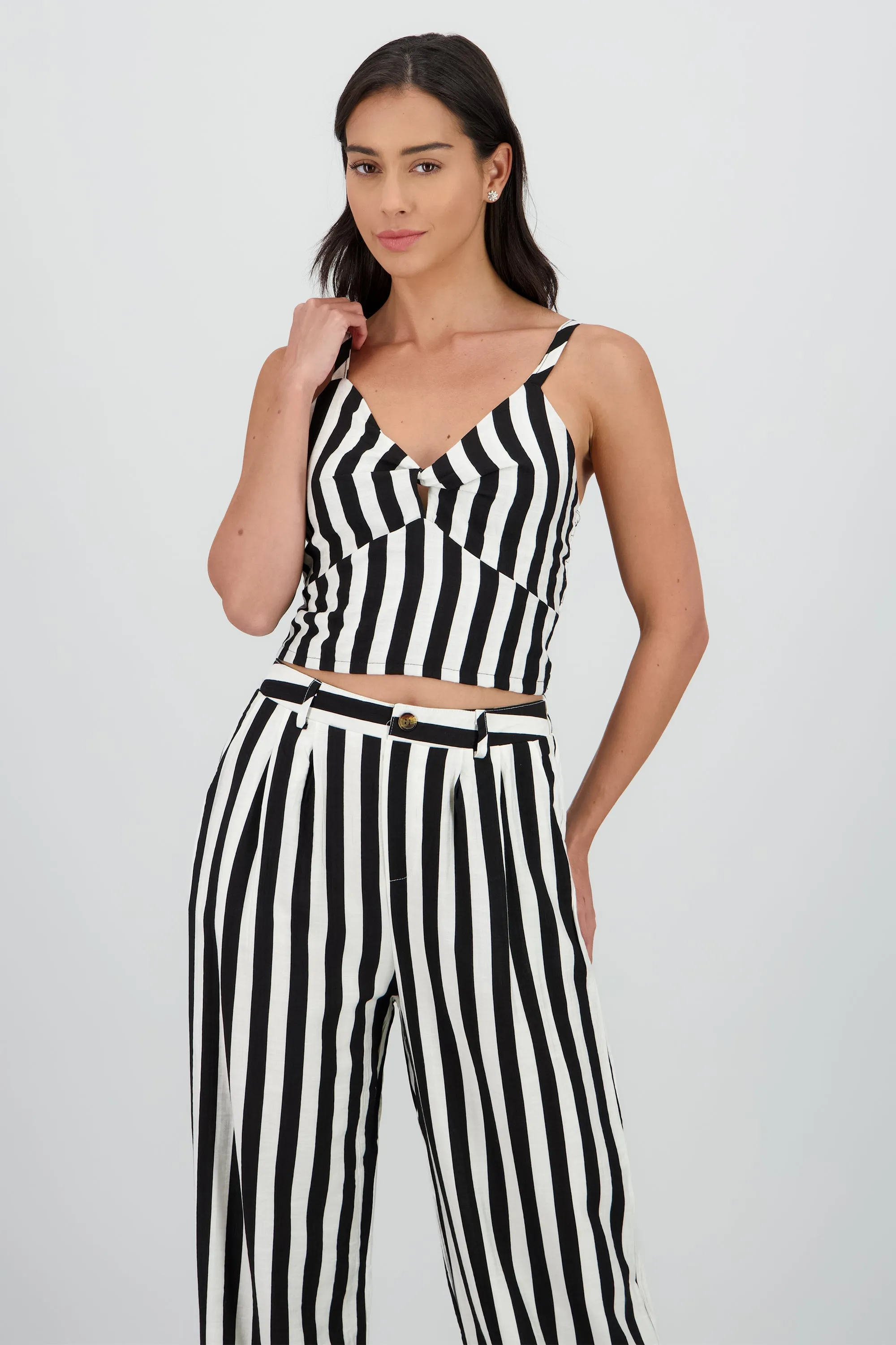 Top cuello v tirantes rayas sold by Shasa