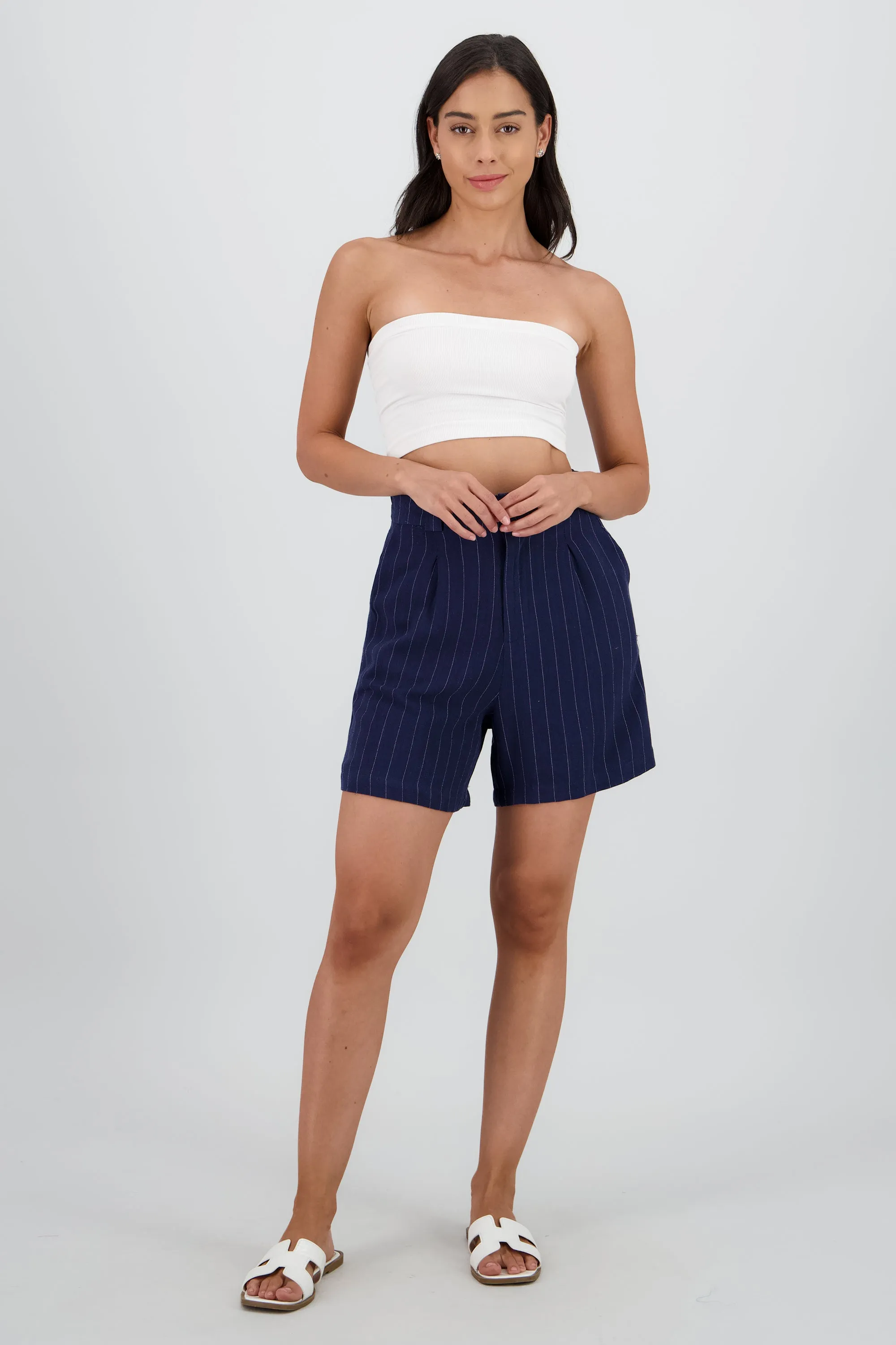 SHORTS AMPLIOS RAYAS sold by Shasa