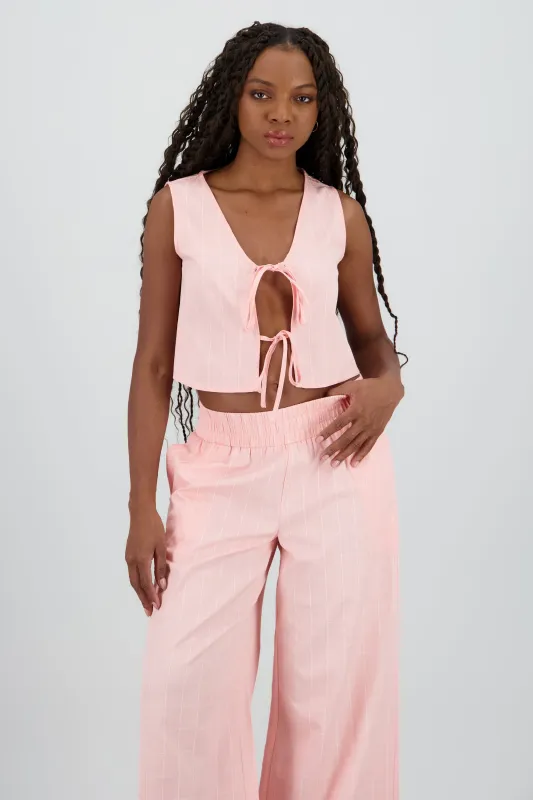 Chaleco cuello v detalle moños sold by Shasa