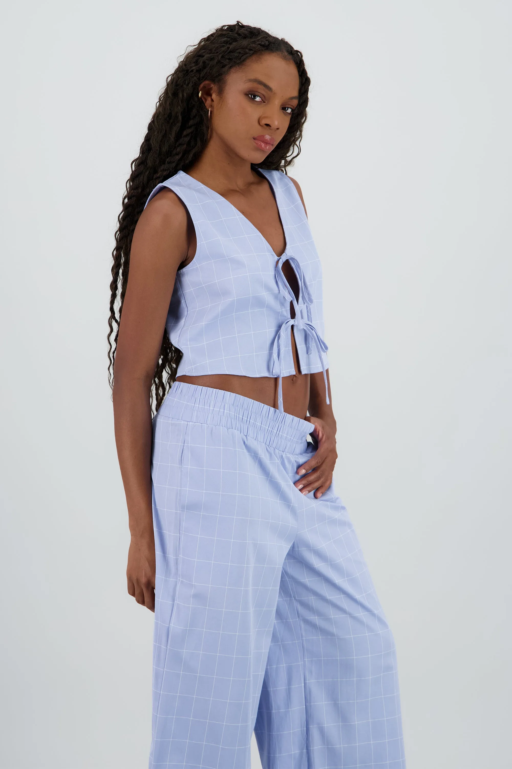 Chaleco cuello v detalle moños sold by Shasa product image thumbnail 3