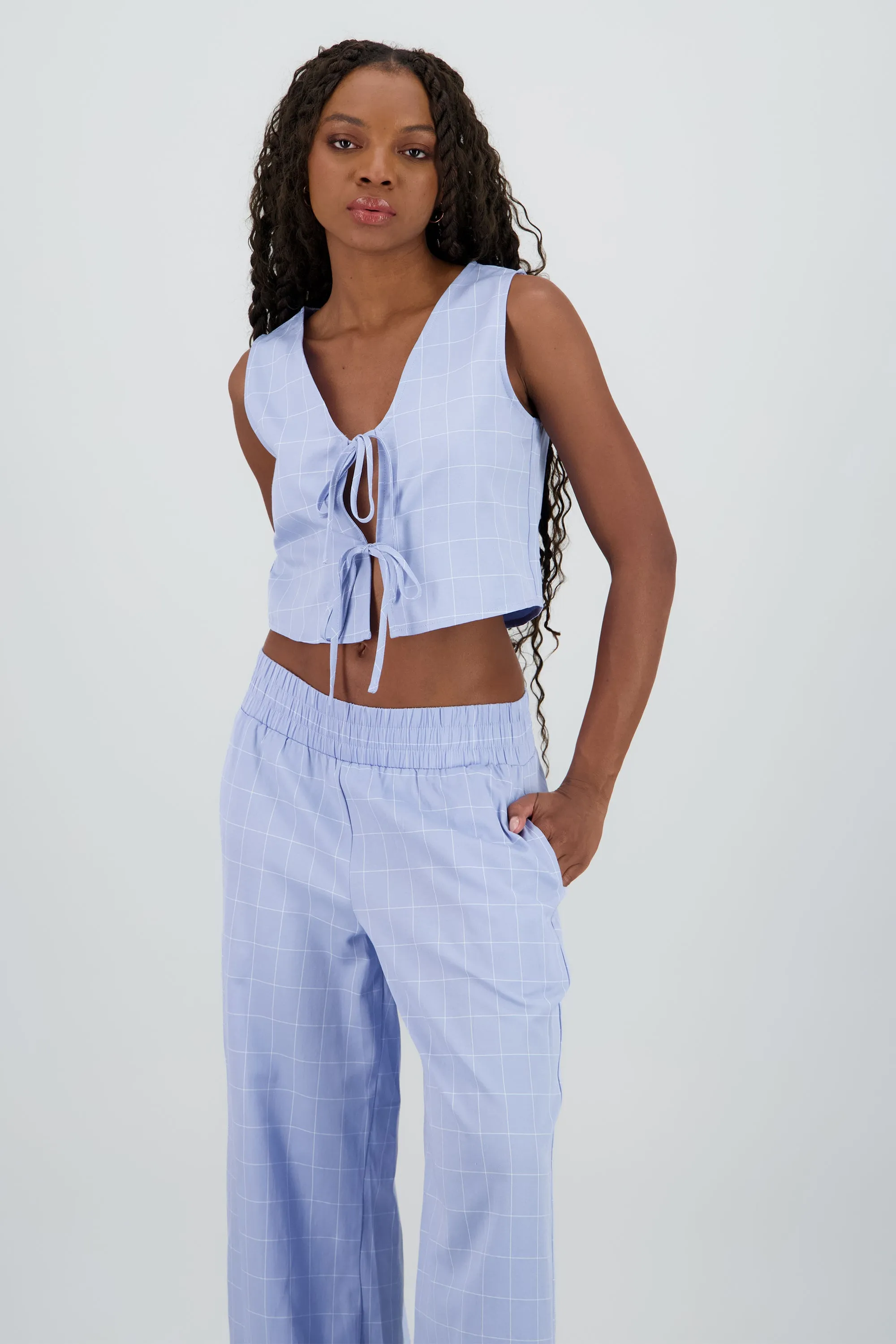 Chaleco cuello v detalle moños sold by Shasa product image thumbnail 2