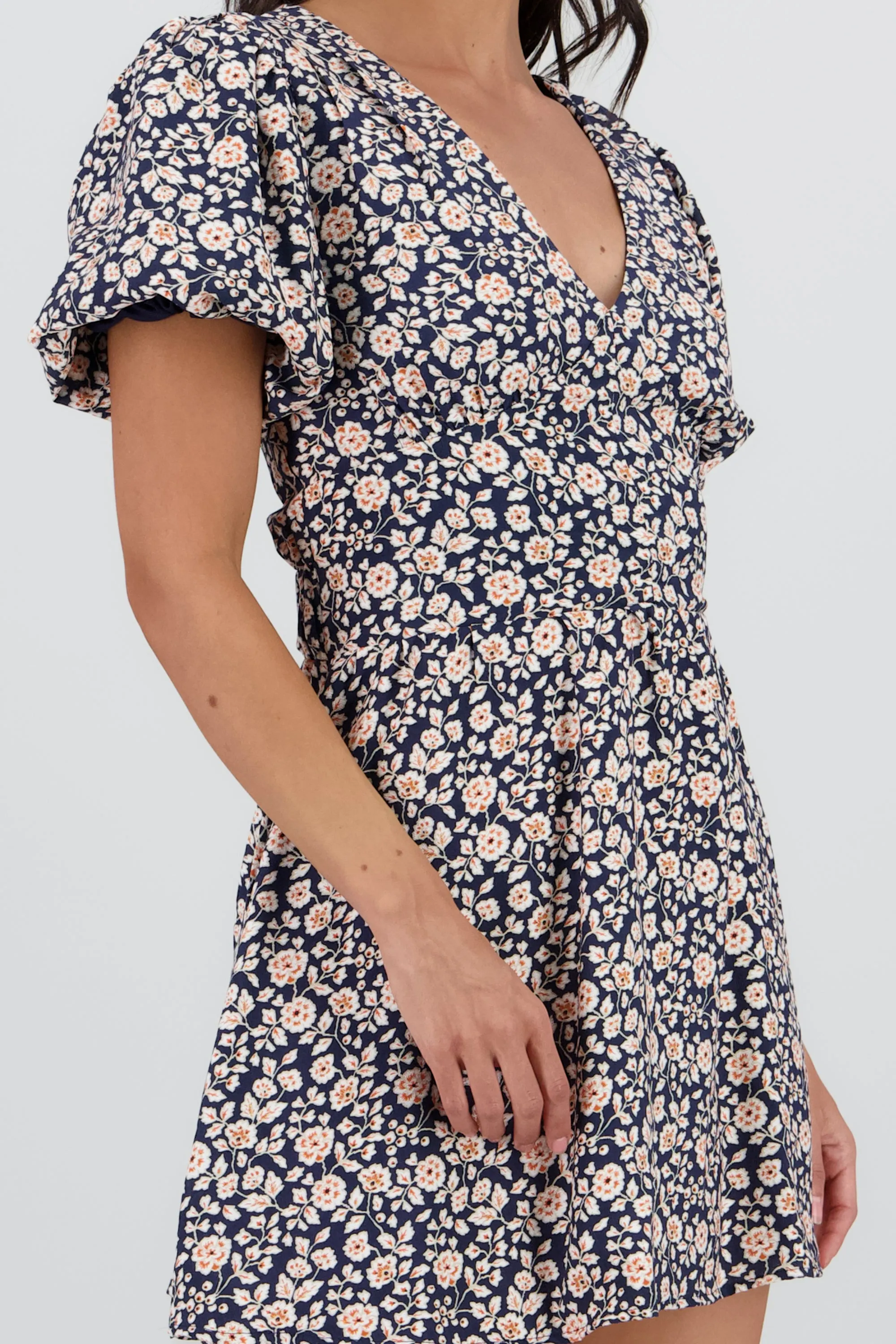 Vestido escote v flores sold by Shasa product image thumbnail 5