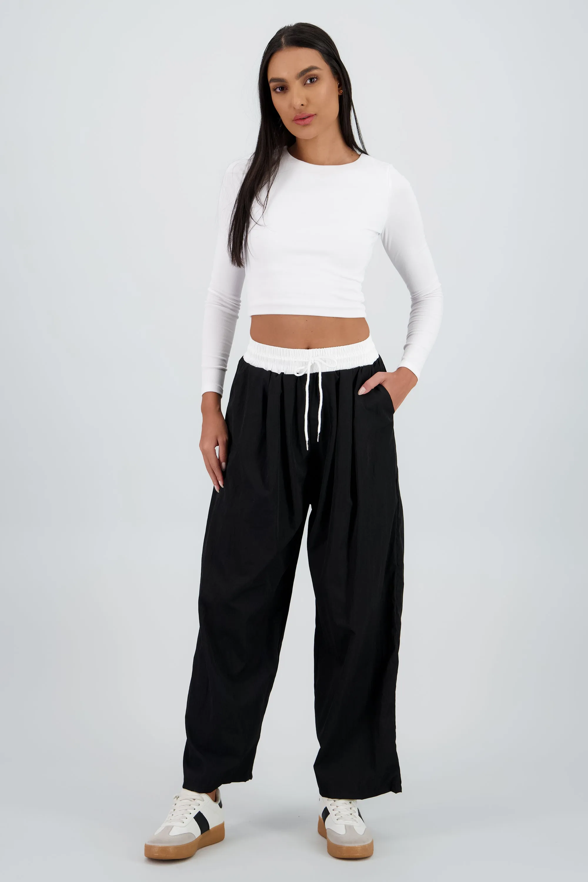 Pantalon contraste pretina sold by Shasa