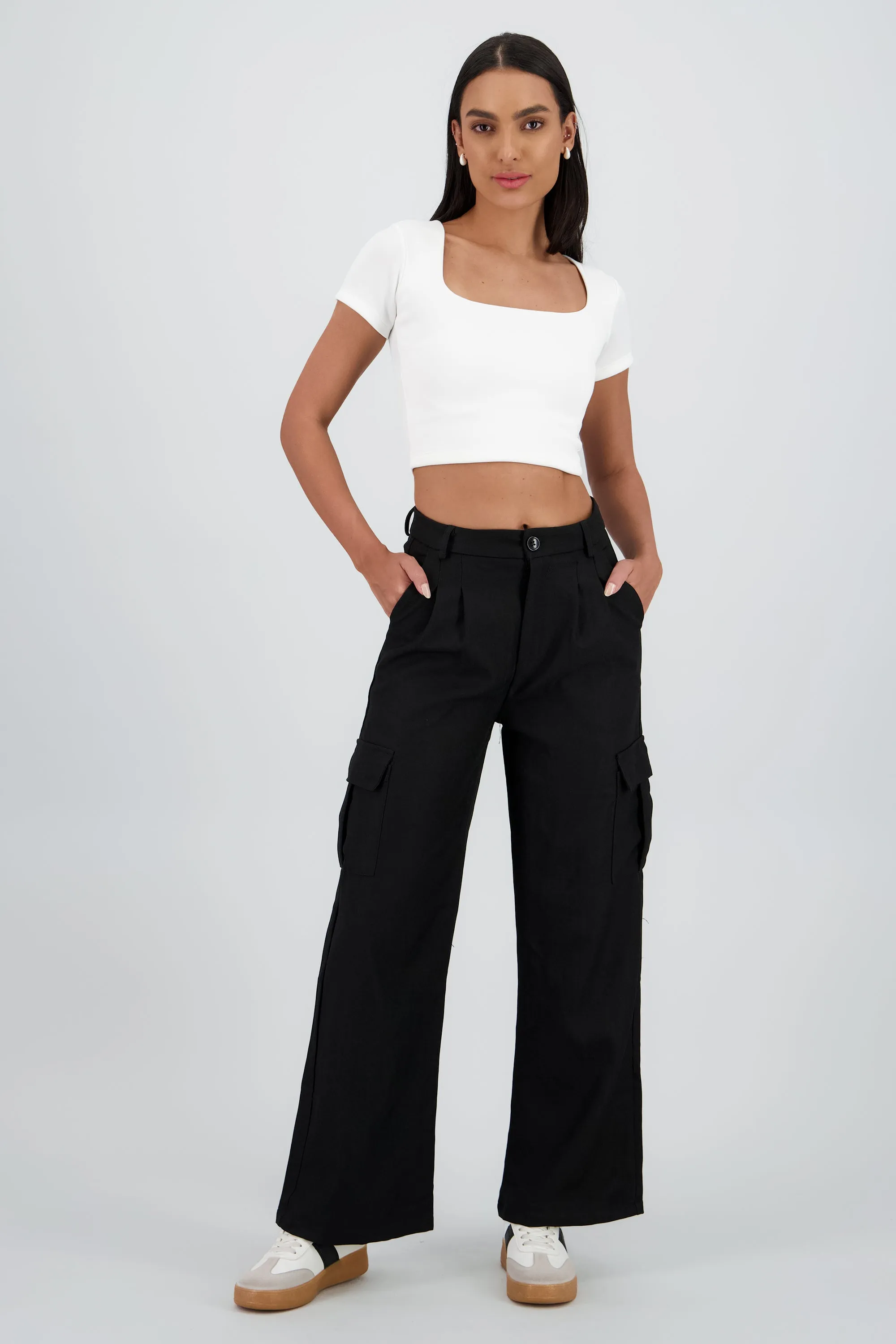 Pantalon liso recto detalle bolsas sold by Shasa