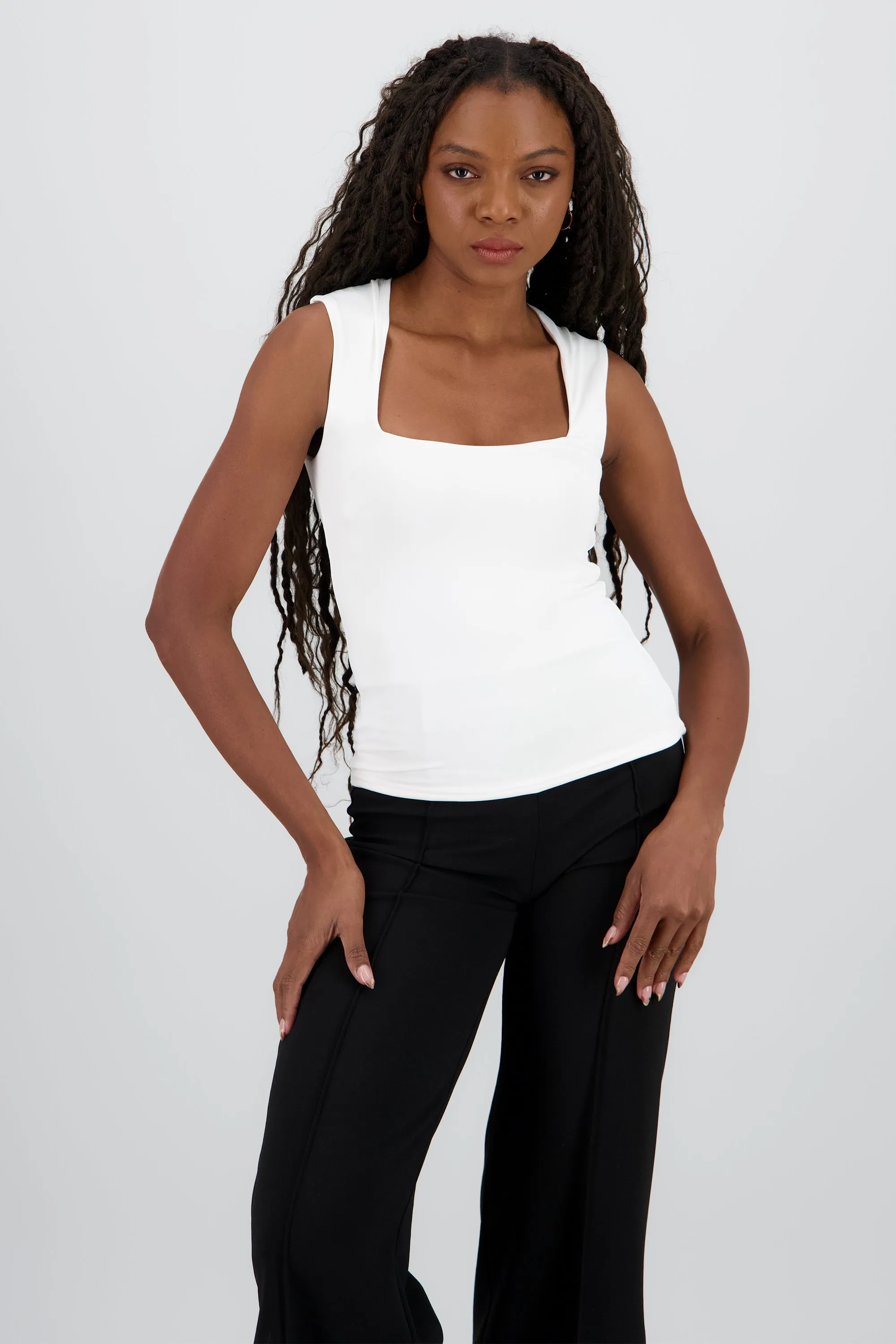 Top escote cuadrado sin mangas sold by Shasa