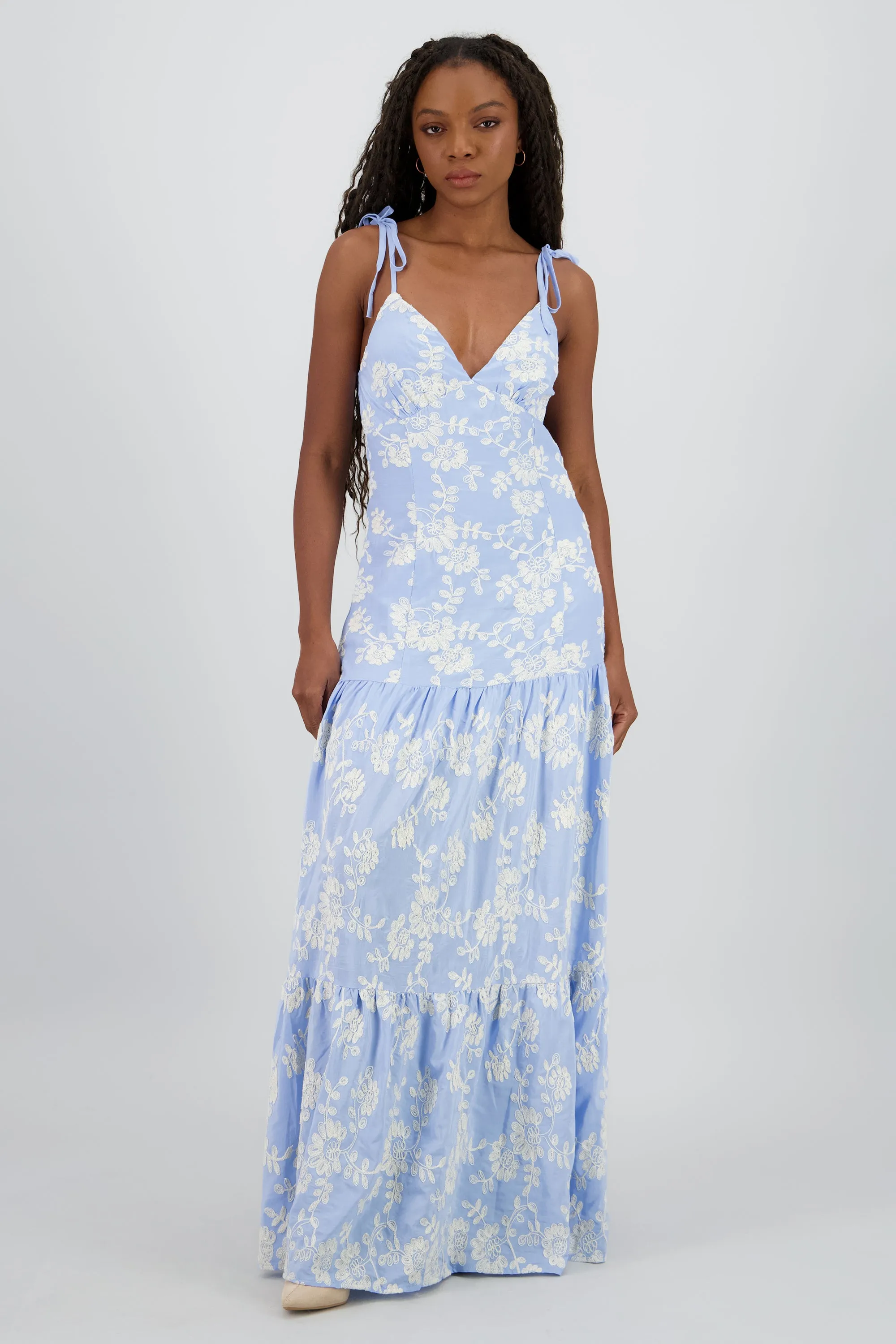 Vestido maxi tirantes olanes detalle bordado sold by Shasa