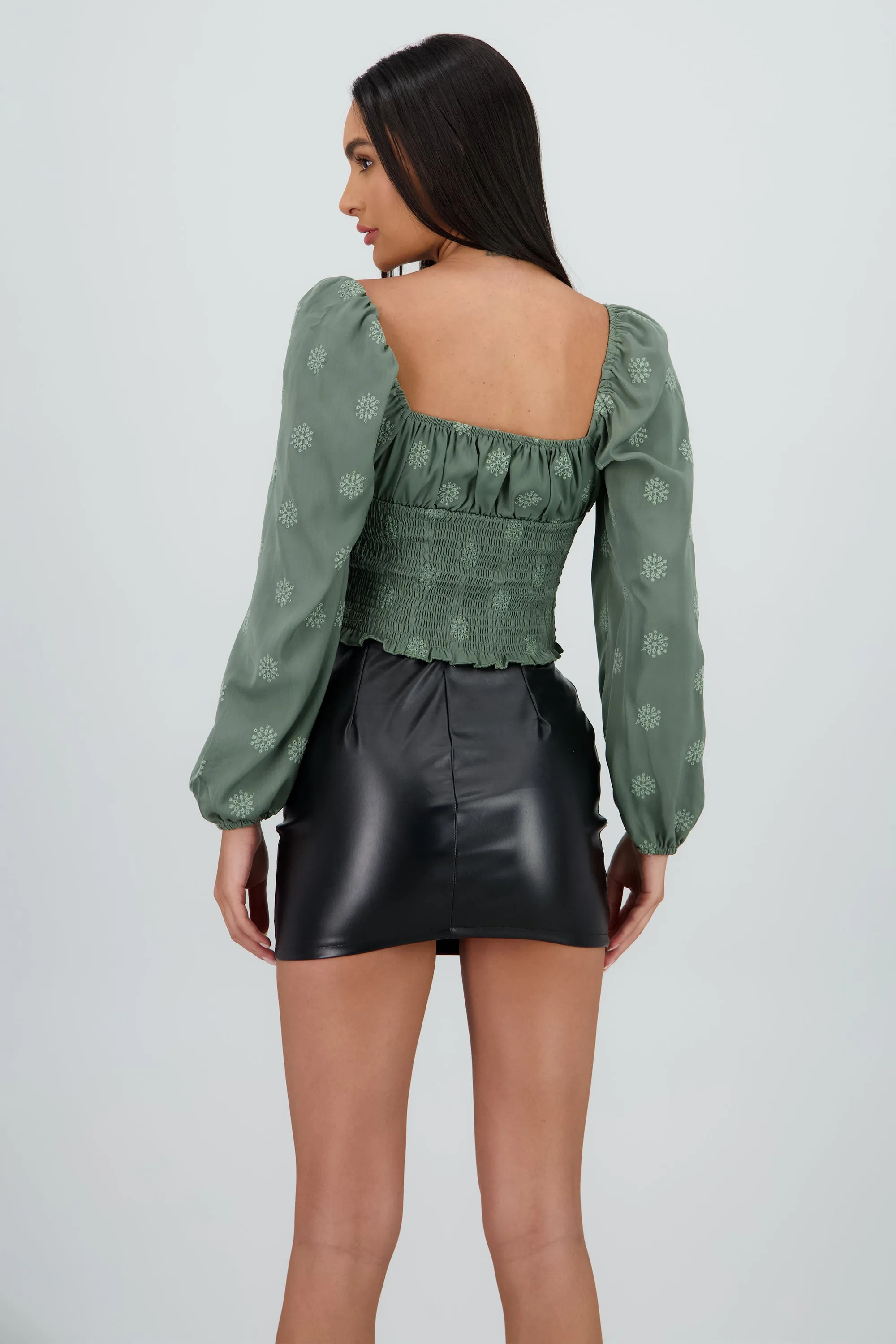 Top manga larga detalle smock sold by Shasa product image thumbnail 3