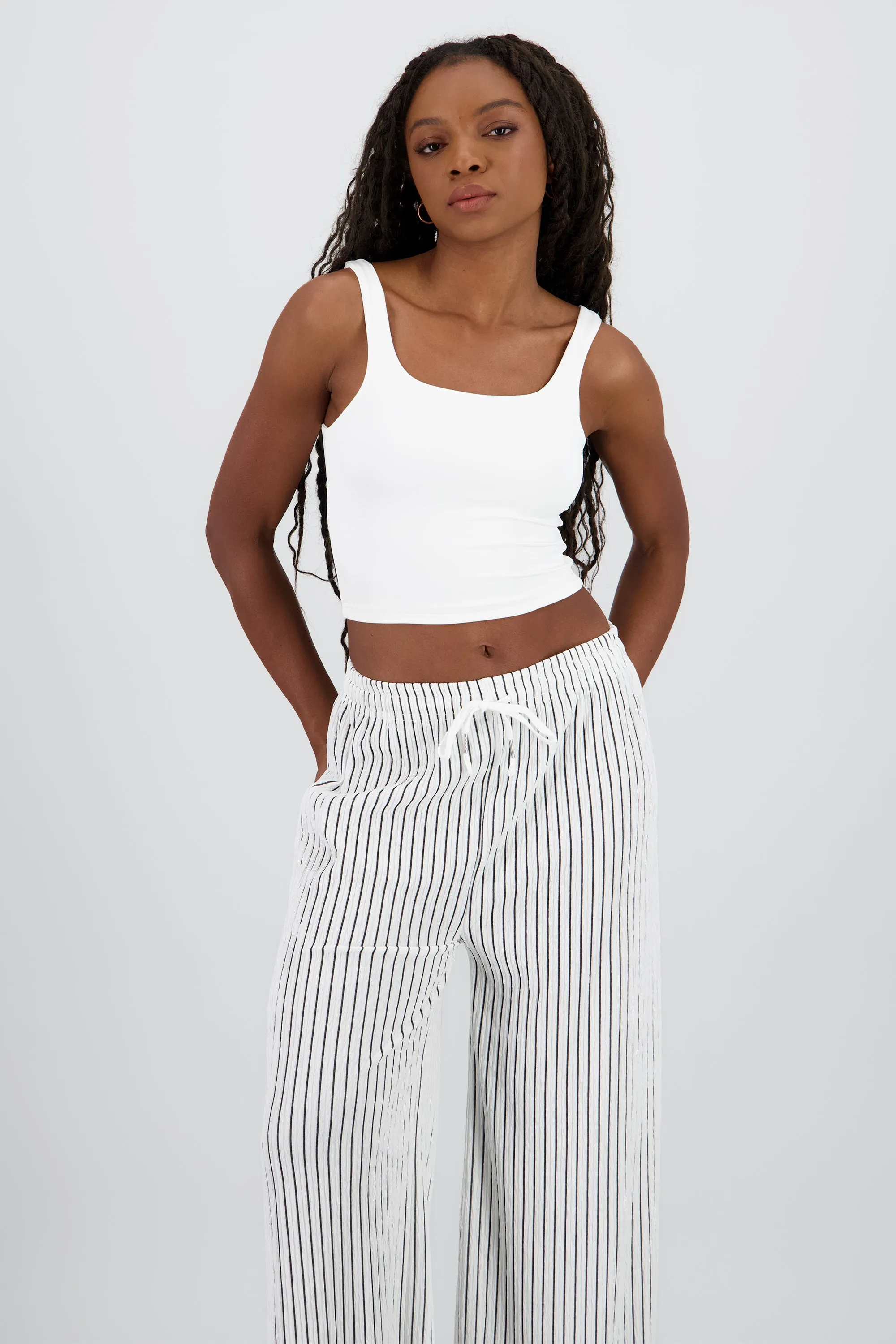 Top tirantes cuello redondo sold by Shasa