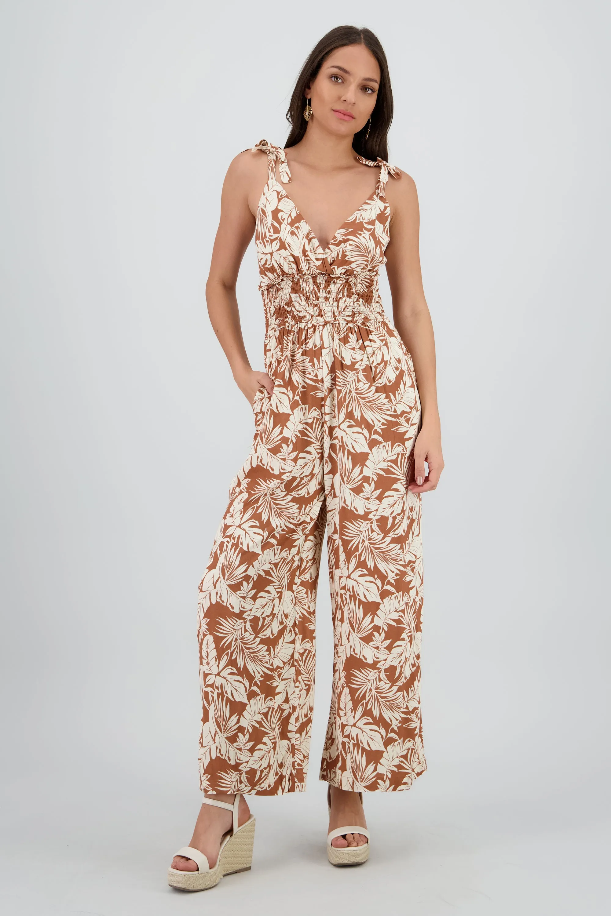 Jumpsuit tirantes amarre tropical sold by Shasa