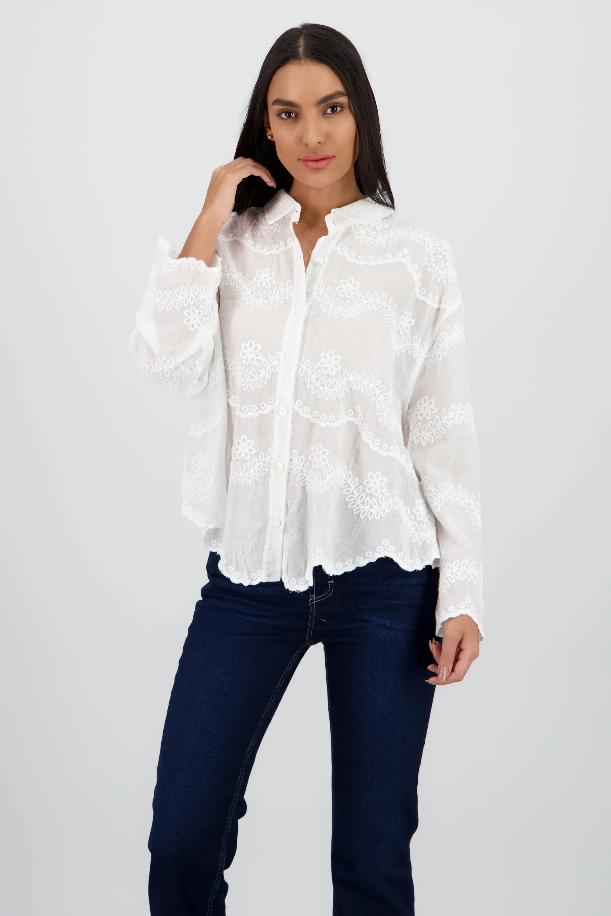 Camisa manga larga detalle cuello bordado botones sold by Shasa