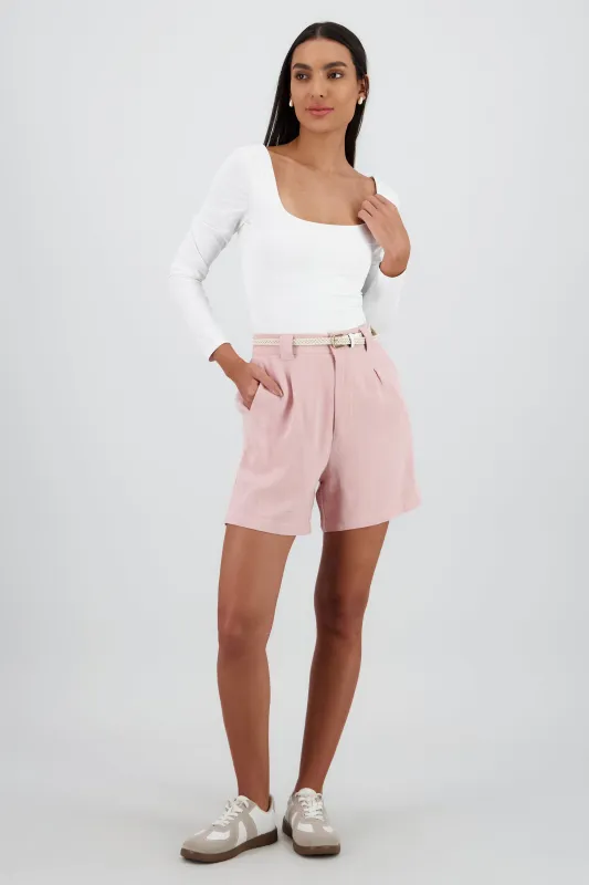 Short liso detalle presillas cinturon sold by Shasa