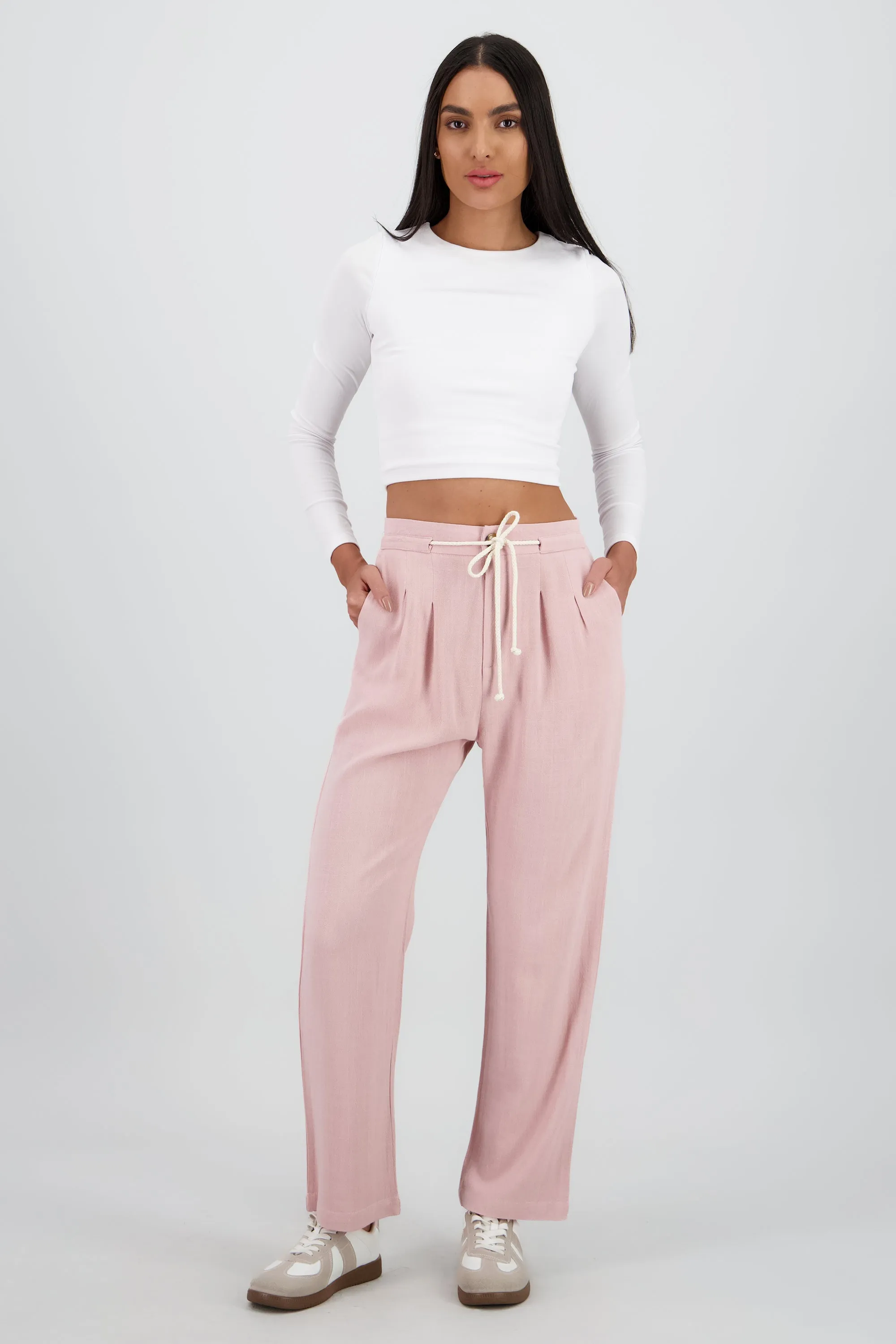 Pantalon recto liso detalle cinturon sold by Shasa