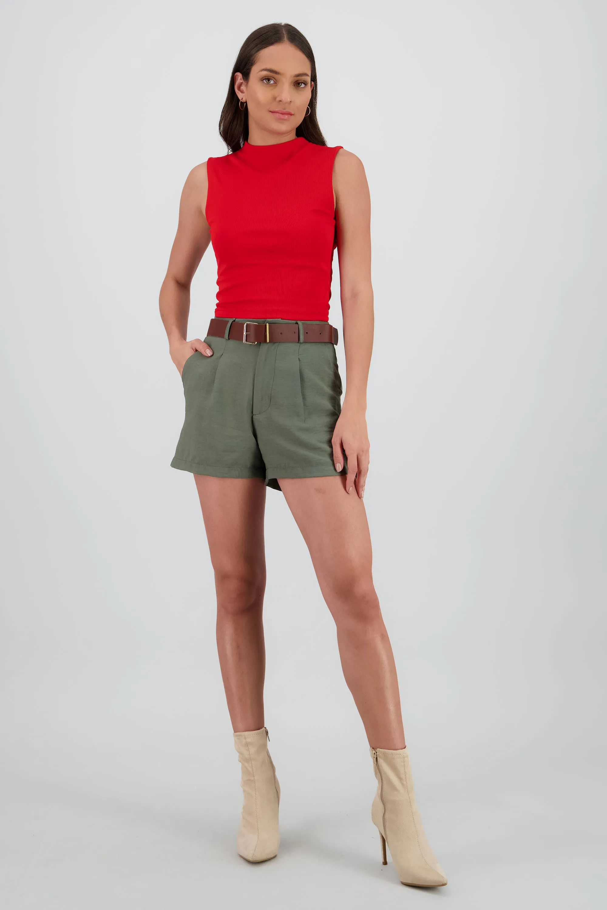 Shorts cinturon pinzas sold by Shasa