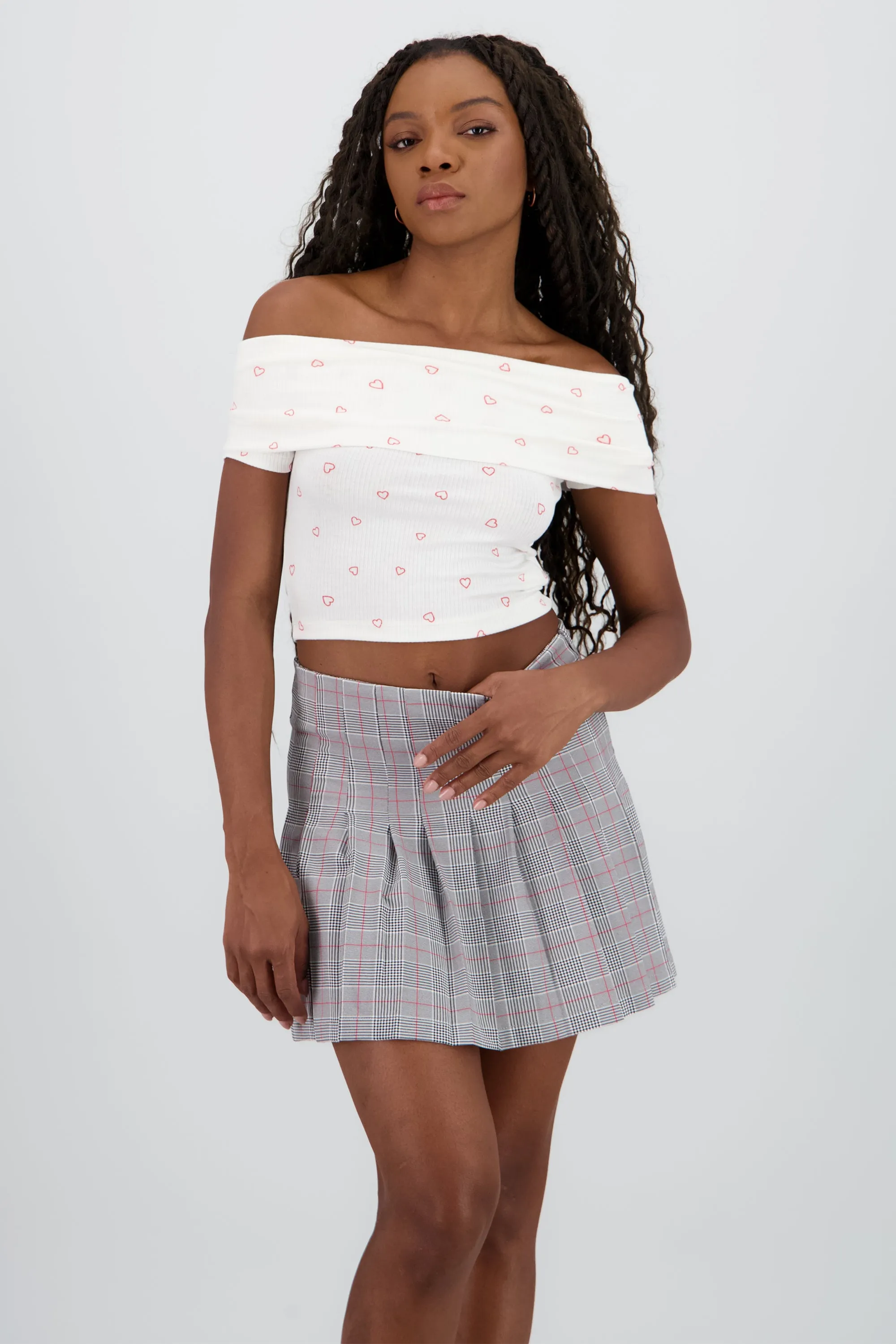 Top off shoulder manga corta detalle corazones sold by Shasa