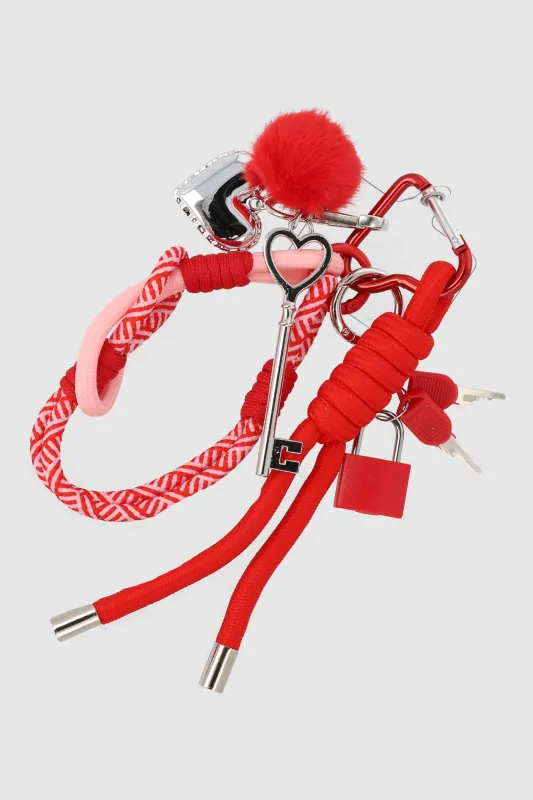 Charm corazon candado sold by Shasa