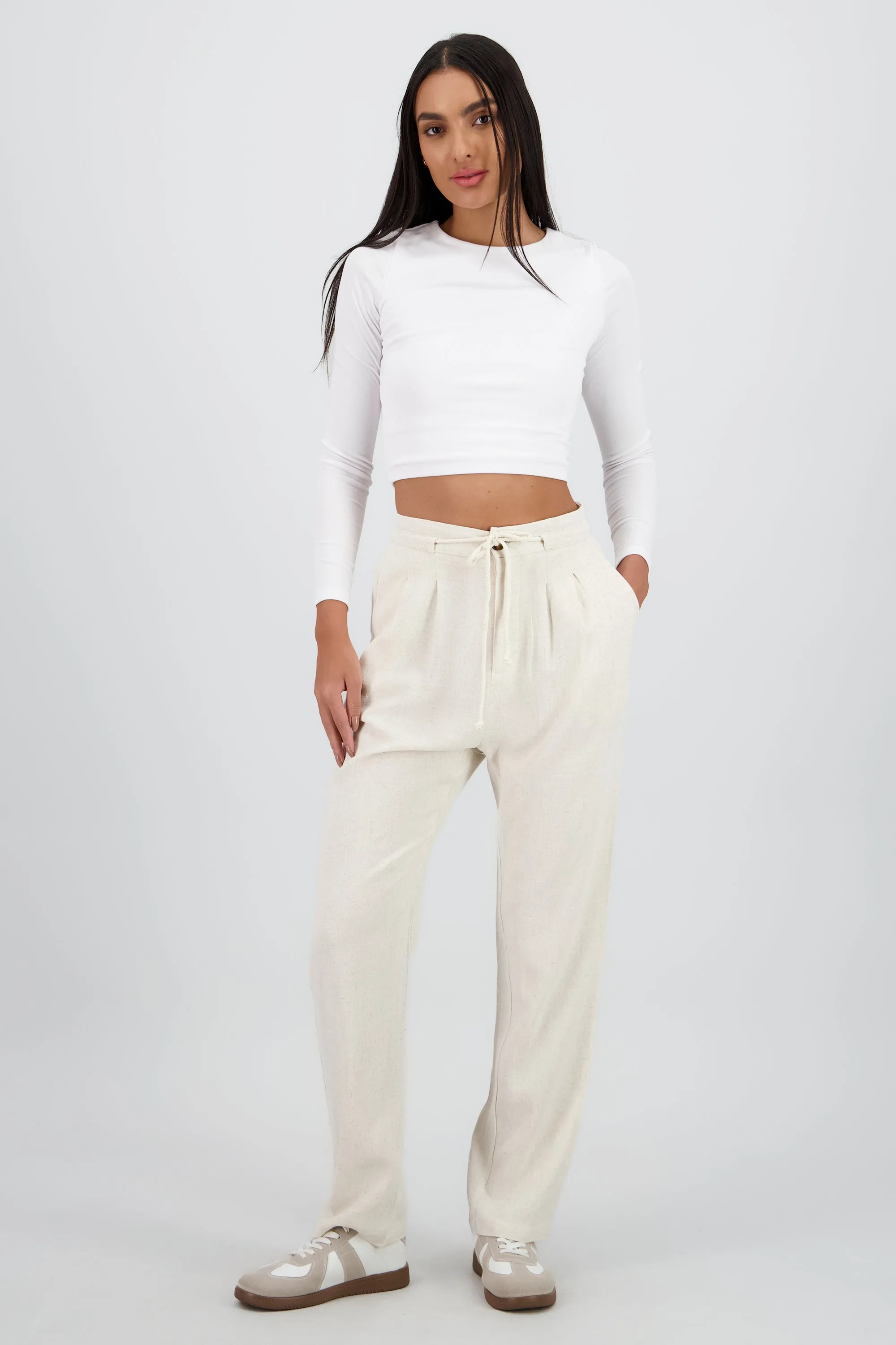 Pantalon recto liso detalle cinturon sold by Shasa