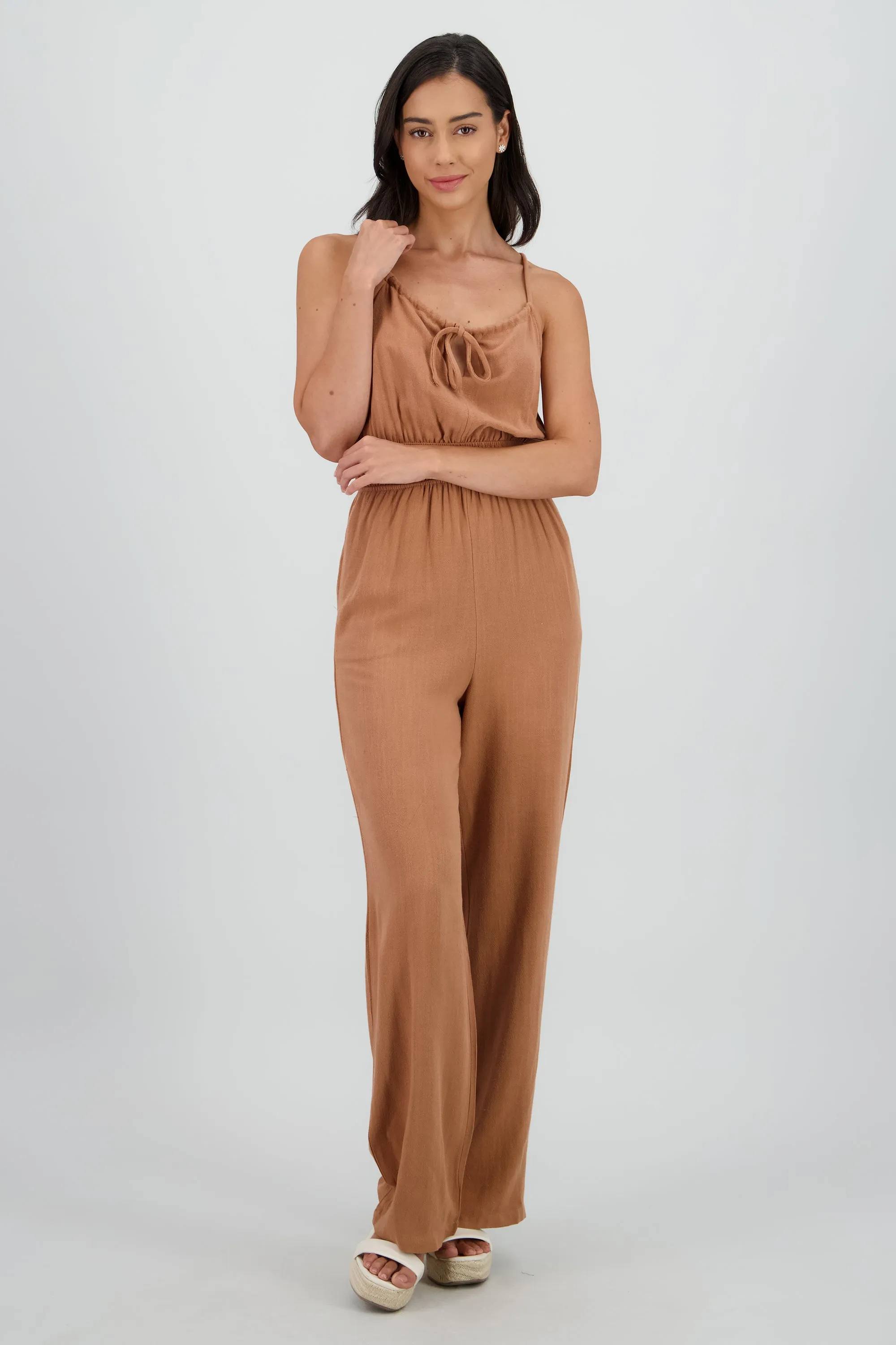 Jumpsuit con jarreta en escote sold by Shasa