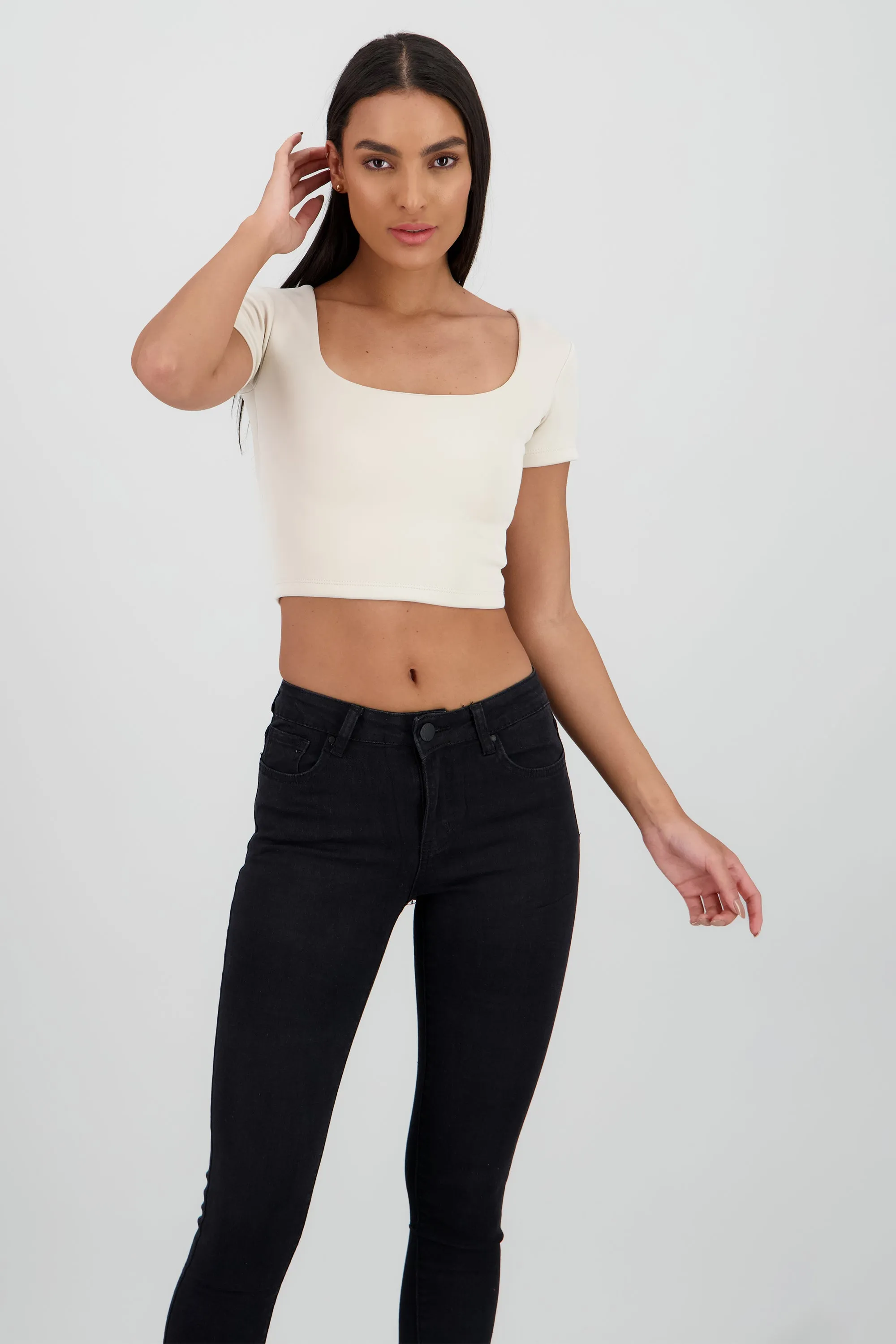 Top corto escote cuadrado doble tela sold by Shasa