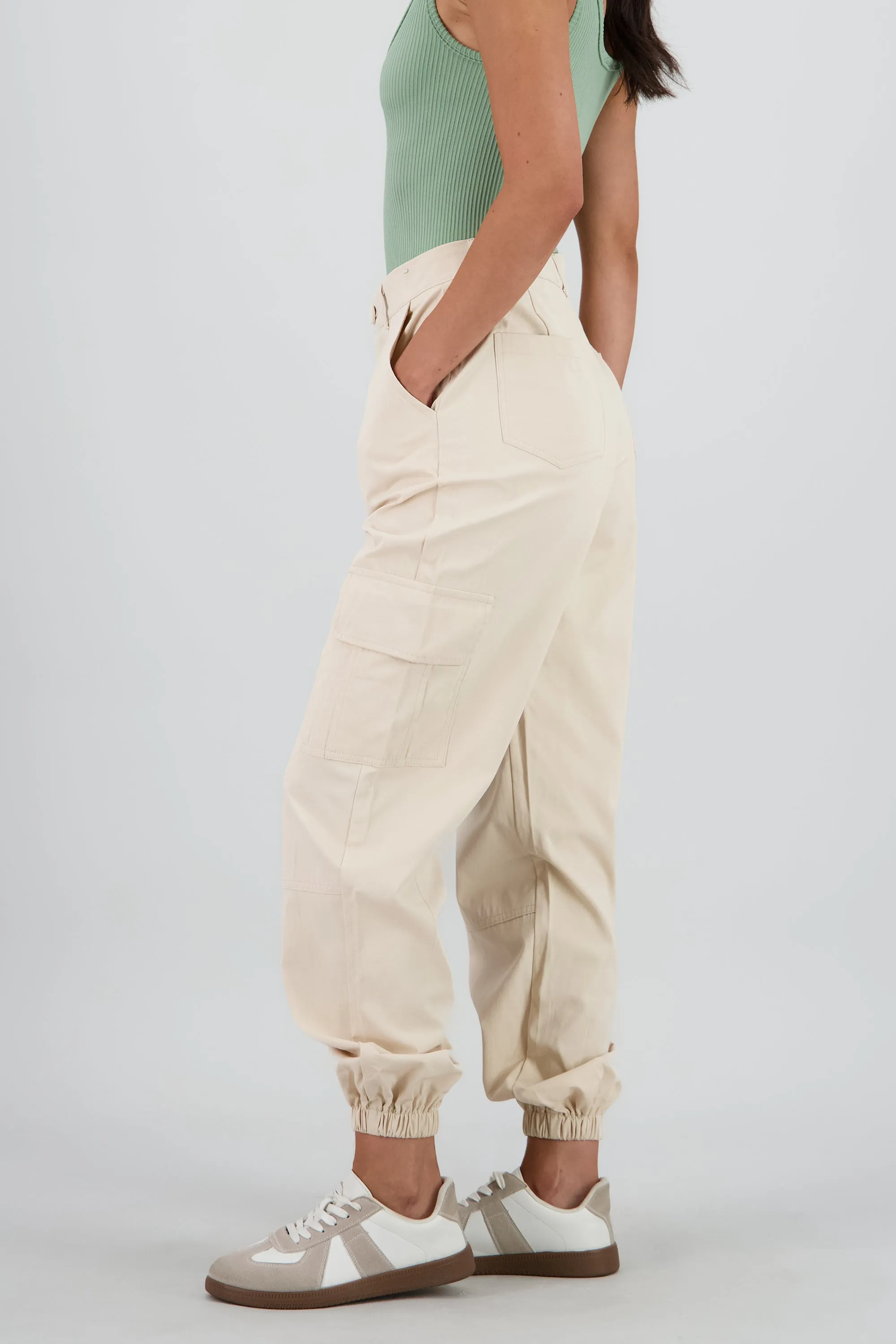 Pantalon detalle pretina boton forrado sold by Shasa product image thumbnail 3