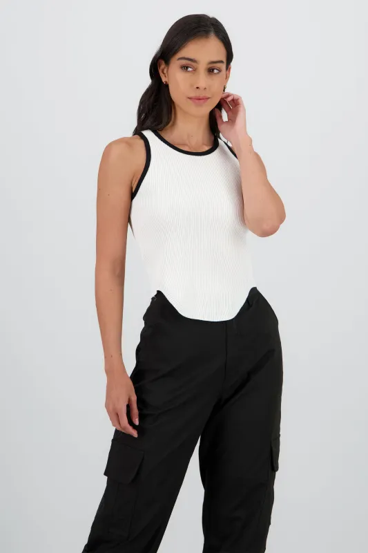 Top tejido sin manga detalle contraste sold by Shasa