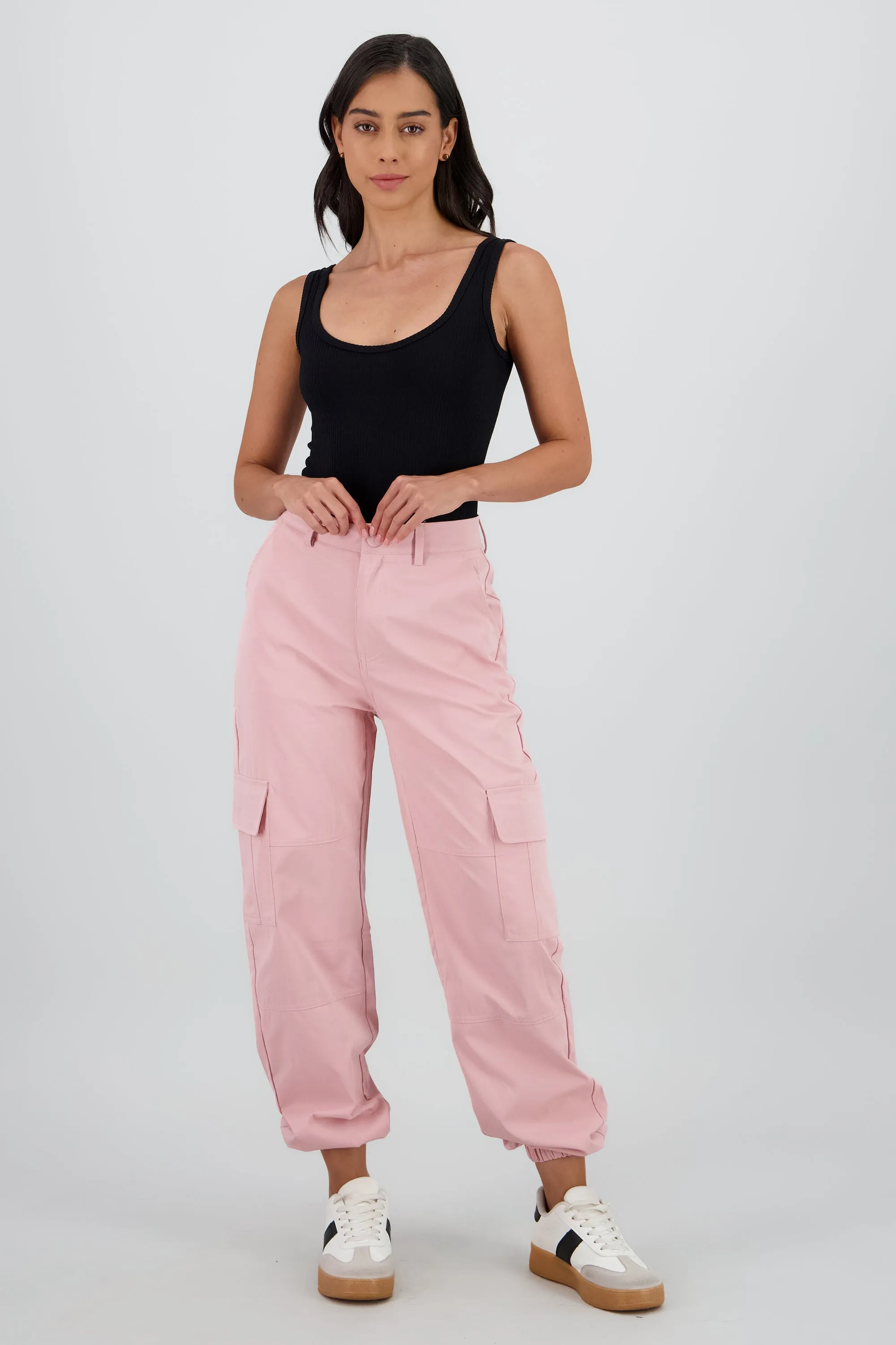 Pantalon detalle pretina boton forrado sold by Shasa