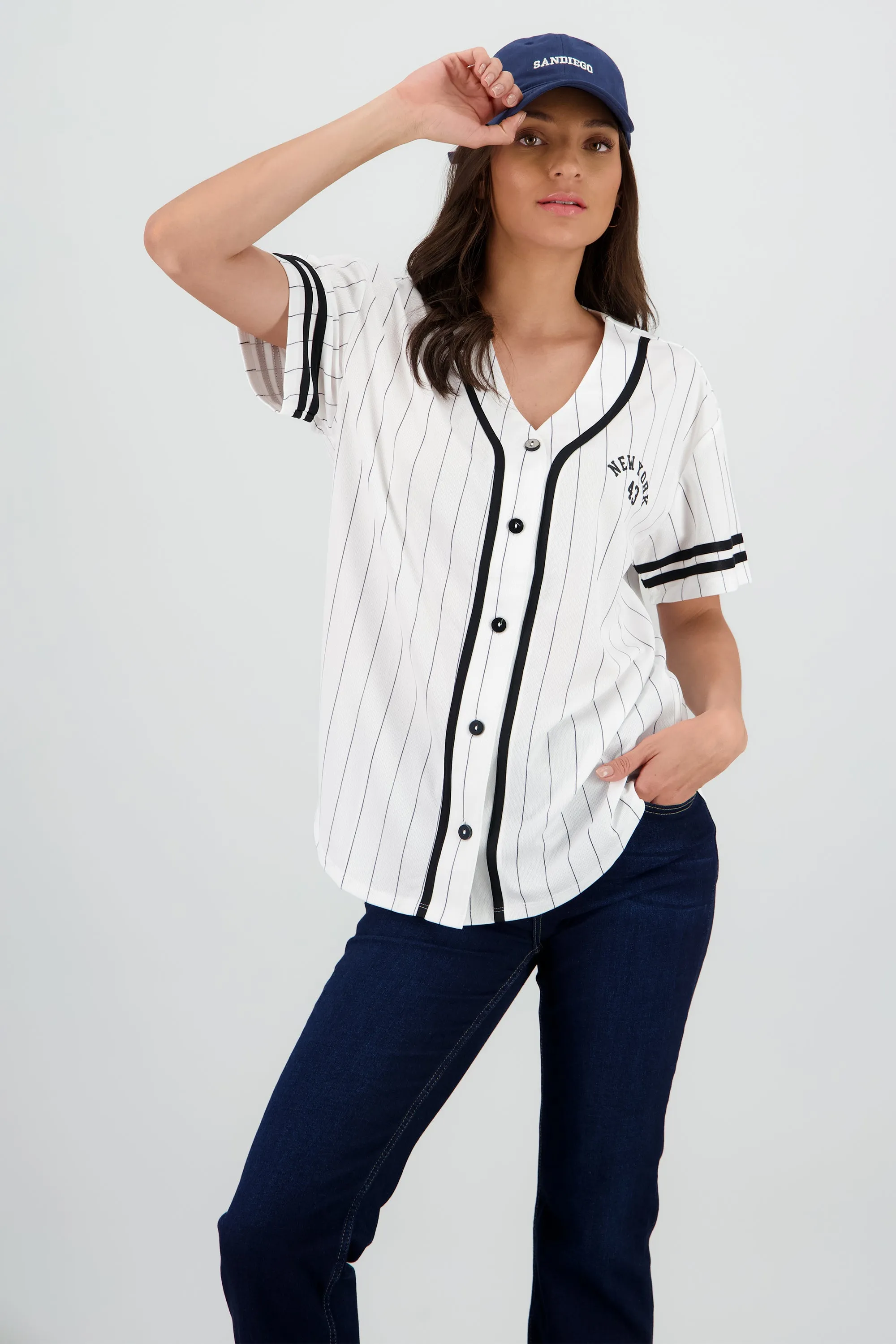 Playera jersey oversized new york sold by Shasa